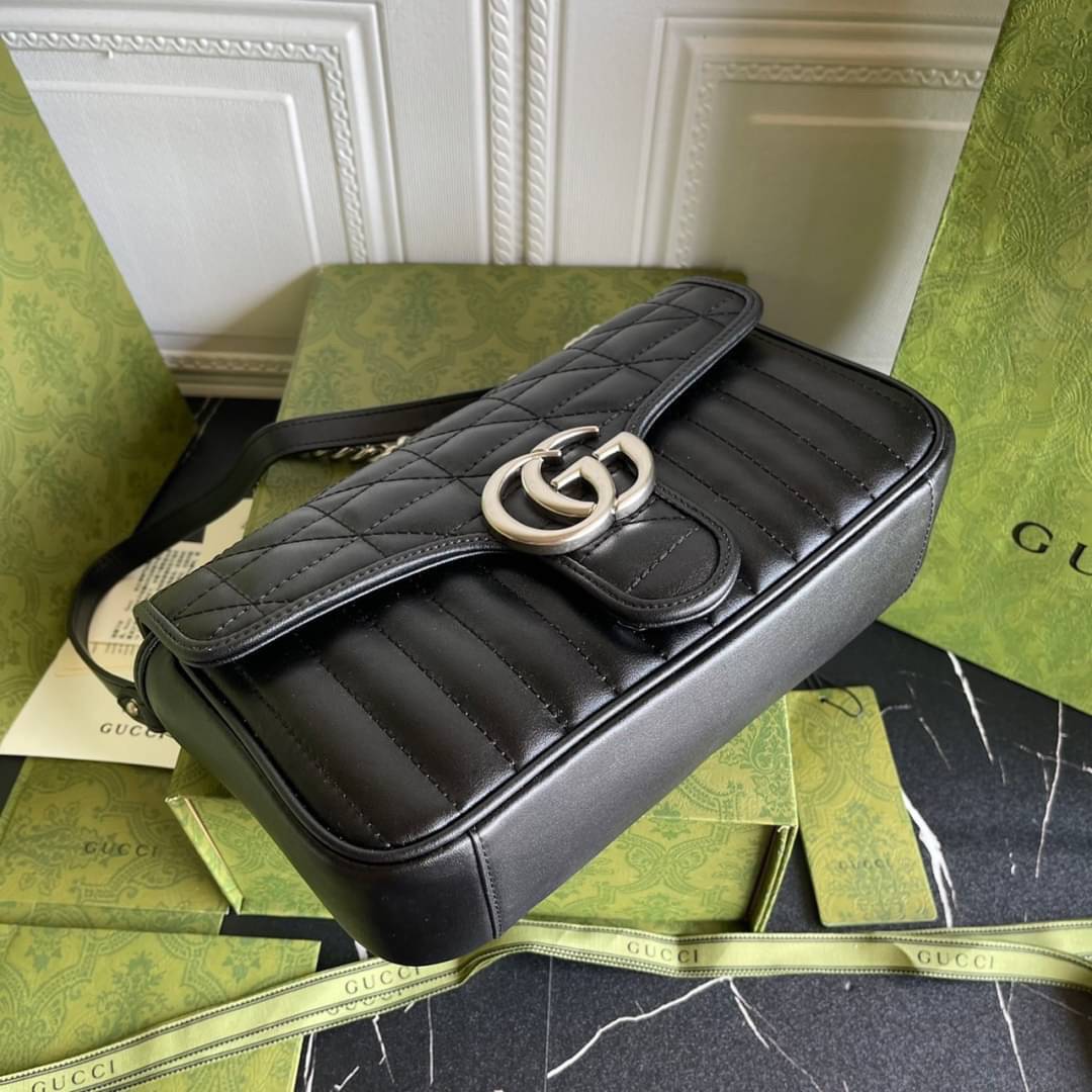 หนังแท้ 26cm GUCCI GG Marmont leather shoulder bag แบบใหม่ล่าสุด ราคานี้หนังแท้คือคุ้มมากเลยค่าสาวๆ ต้องจัดแล้วน้าา ยกระดับความหรูให้กับตัวเองกันหน่อย ด้วยกระเป๋ารุ่นนี้!! ครอสบอดี้ที่ดีไซน์หรู อัพเลเวล ในราคาที่จับต้องได้ พร้อมเสิร์ฟความสวยตรงถึงบ้านแล้ว