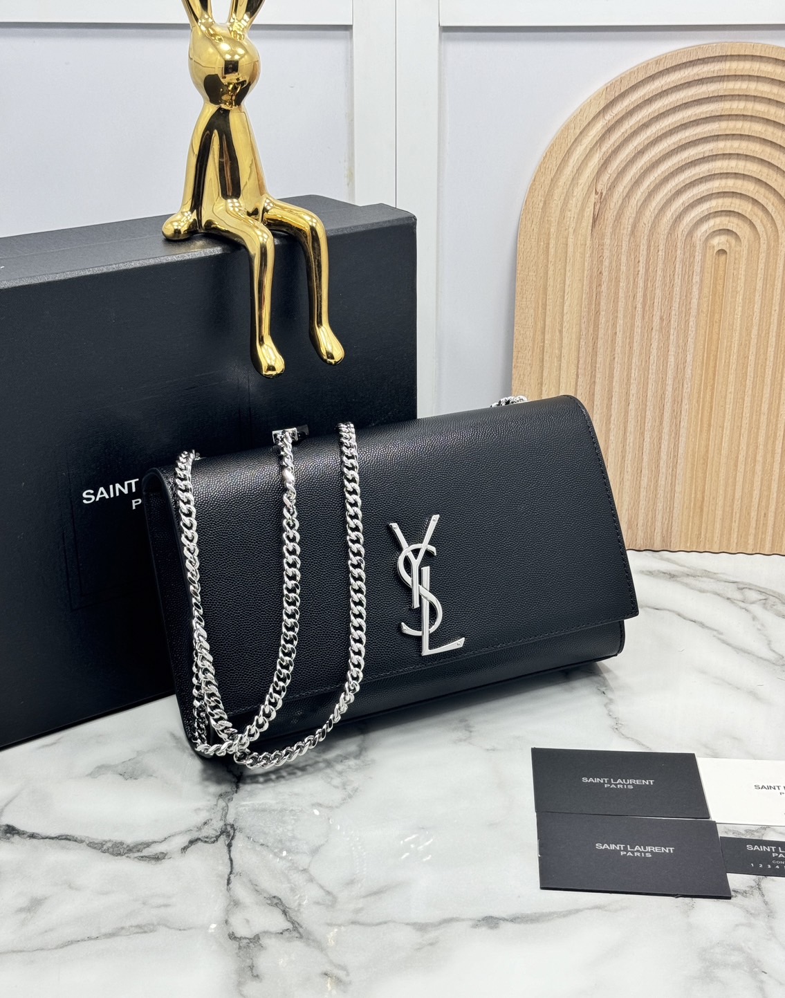 ORI หนังแท้ | YSL KATE MEDIUM BAG / YSL Woc Bag กระเป๋าสะพายทรง woc เรียบหรูดูแพงที่แท้จริง งานหนังเต็มใบโดดเด่นด้วยโลโก้แบรนด์สุดหรู รุ่นฮิตลอดกาลดูดีมีระดับ