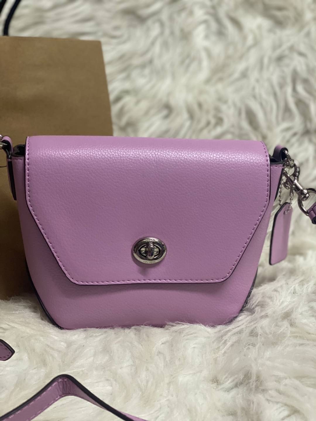 คอลเลคชั่นใหม่ ทั้งสวยทั้งคุณภาพค่ะ😘 COACH KARLEE CROSSBODY BAG 💐พร้อมส่ง ได้ไปไม่ผิดหวังแน่นอนค่ะ! สวยๆแบบคนดังระดับโลกกันค่าา กระเป๋าสะพายแบบครอสบอดี้ร์ หนังแท้นิ่มสวยงามมากๆค่ะ รูปทรงน่ารักกระทัดรัด เปิดปิดกระเป๋าแบบหมุนล็อค ภายในสามารถ