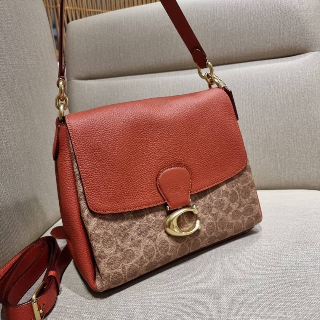 COACH Coated Canvas Signature May Shoulder Bag พร้อมส่งที่ไทย คัดงานคุณภาพ จัดเต็มมาให้ต่อนรับปีใหม่นี้ค่าา ✔️กระเป๋าหิ้ว//คล้องไหล่//สะพายข้างได้ ใบใหญ่ สุดคุ้ม! ✔️หนังแท้ชั้นดีที่สุด หนังหนานิ่ม รู้สึกได้ตอนสัมผัสค่ะ สวยมากๆ ✔️ด้านห