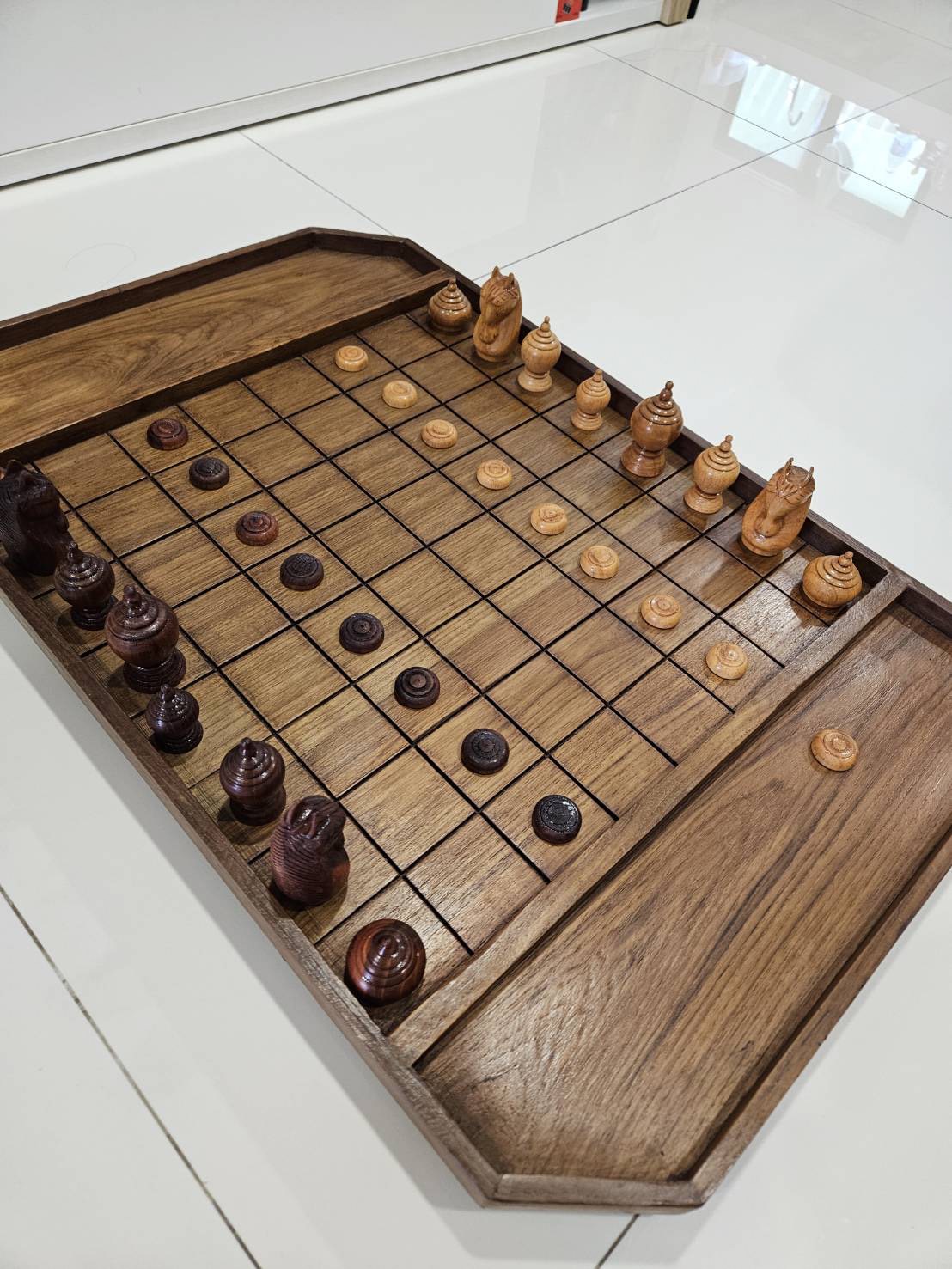 ชุดหมากรุกไทยกระดานไม้ช่อง 5.5x5.5ซม..พร้อมตัวหมากชุดคาณฑีวะ