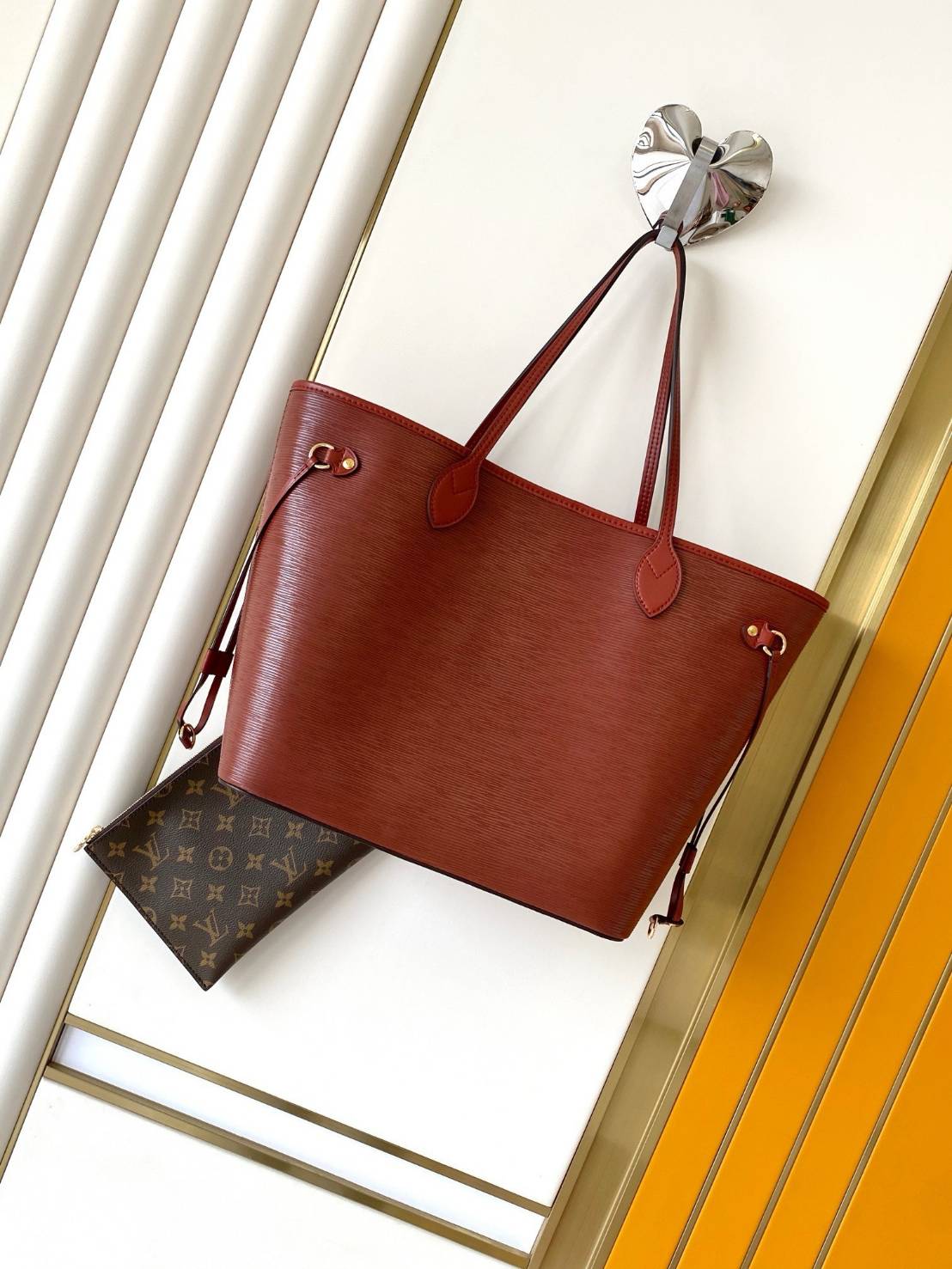 เกรดเทพ Top ORI | LV Neverfull MM Epi Leather กระเป๋าทรงโท้ทเนเวอร์ฟูล หนังแท้เกรดดีสุด หนังลายไม้ พร้อมใบลูก ลายโมโนแกรม ด้านในบุด้วยซับในไมโครไฟเบอร์ ช่องพ็อกเก็ต ซิป 1 ช่อง งานสวยมาก ตัดเย็บดีทุกจุด 🤍 เกรดเทพออริจินอล สลับแท้ 1:1