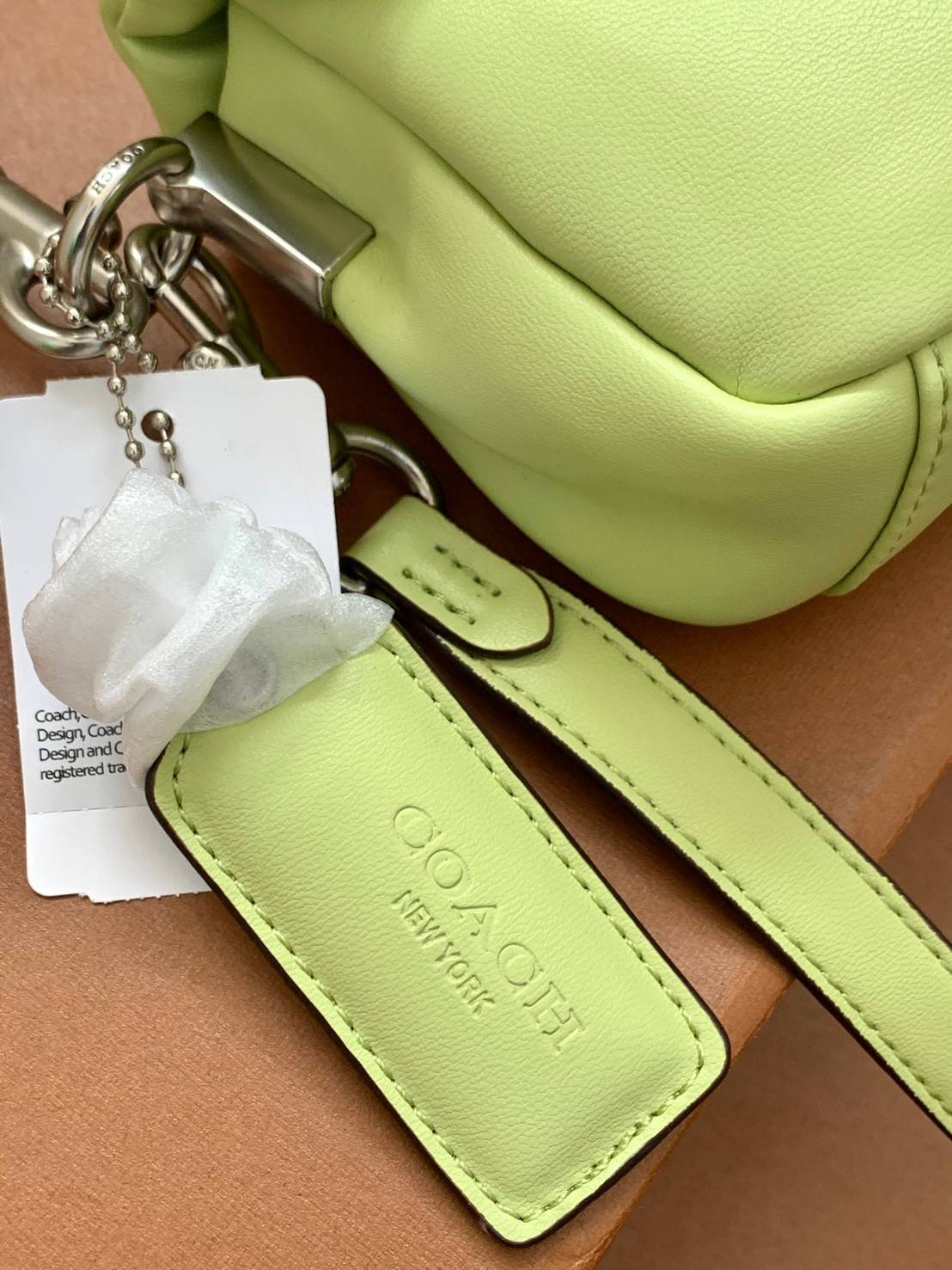 น้องสวยมากก สินค้าจริงสวยกว่าในรูป ไม่จกตาค่ะ! COACH PILLOW TABBY SHOULDER BAG 18 ((C3880)) 📣 พร้อมส่งที่ไทย คุณภาพเกินราคา! กระเป๋าหิ้ว//สะพายแบบครอสบอดี้ร์ 🔺หนัง nappa อย่างดี หนานิ่ม นุ่มมากๆ หลงรักน้องแน่นอน ✔️ใช้โลโก้แบรนด์รุ่น