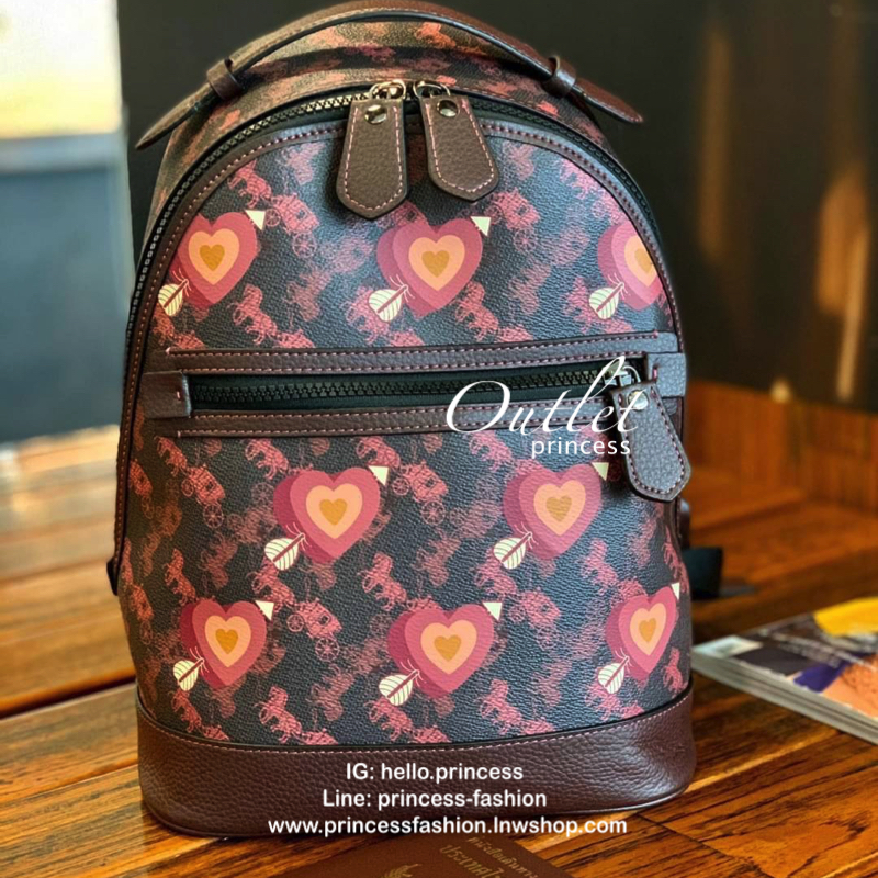 COACH BACKPACK WITH HORSE AND CARRIAGE PRINT AND HEARTS กระเป๋าสะพายหลัง วัสดุ pvc+หนังแท้ ตัวกระเป๋าลายแบรนด์ทั้งใบ ด้านหน้ามีรูปหัวใจโดดเด่นค่ะ พร้อมช่องซิปสำหรับใส่มือถือหรือของจุกจิก เปิดปิดกระเป๋าแบบซิปคู่ ภายในโล่ง ใส่ของจำเป็นได้ครบเลยนะคะ พร้อมช่อ