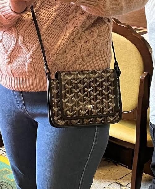 Goyard Plumet Rocket Wallet กระเป๋าสะพายใบเล็กกะทัดรัด ดีไซน์กระเป๋าสตางค์ มีช่องเพียงพอสำหรับใส่ธนบัตร เงินสด เอกสารต่าง ๆ