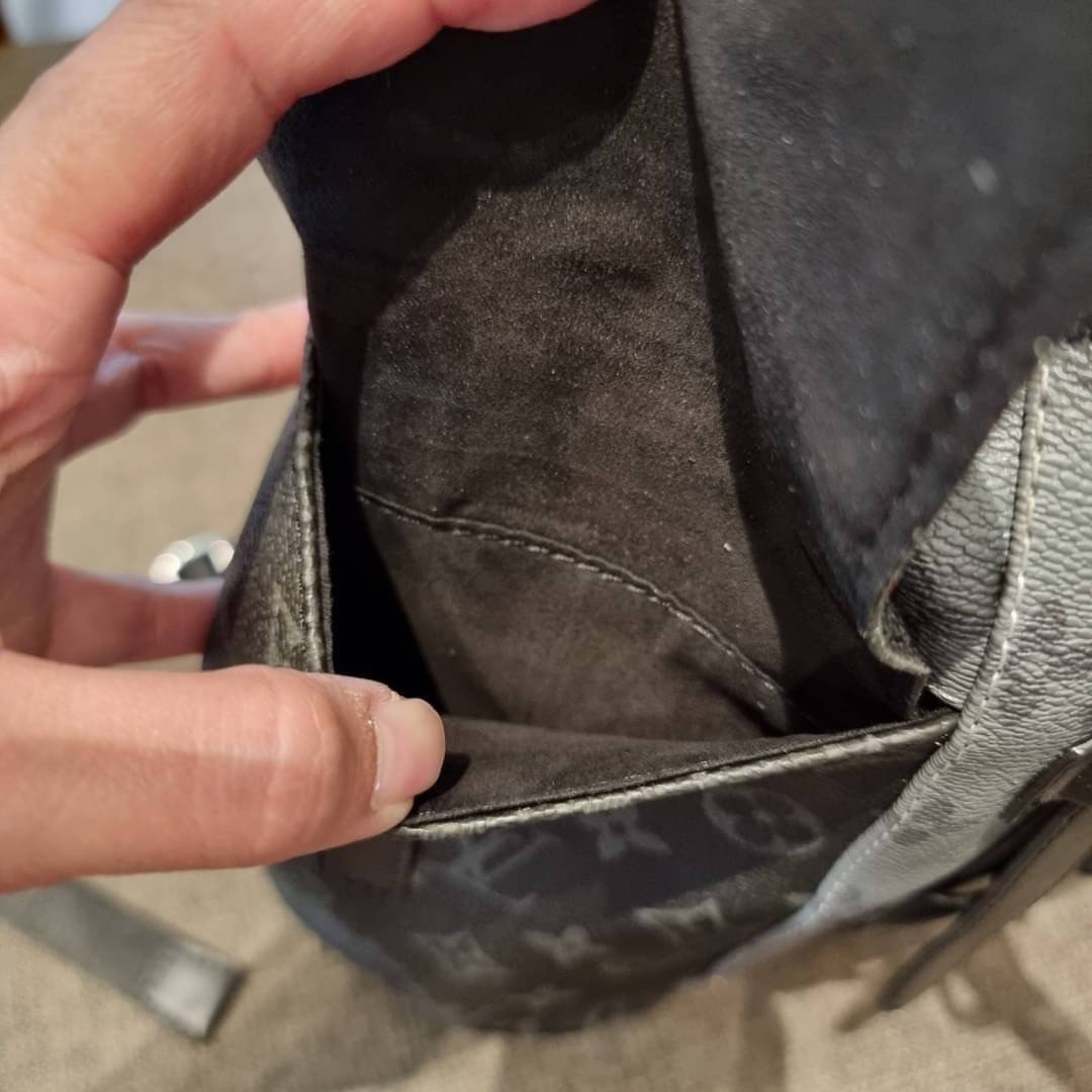 LV Christopher PM Monogram Eclipse Reverse เป้สะพายหลังใบใหญ่ LV MONOGRAM BACKPACK ที่หนุ่มๆตามหากันมากที่สุด LONG WEEKEND กระเป๋าใบใหญ่ต้องมี!! รุ่นสุดฮอต!! ด้วยรูปทรงที่คลาสสิค สไตล์เอกลักษณ์ วัสดุหนังแคนวาส ทนทาน