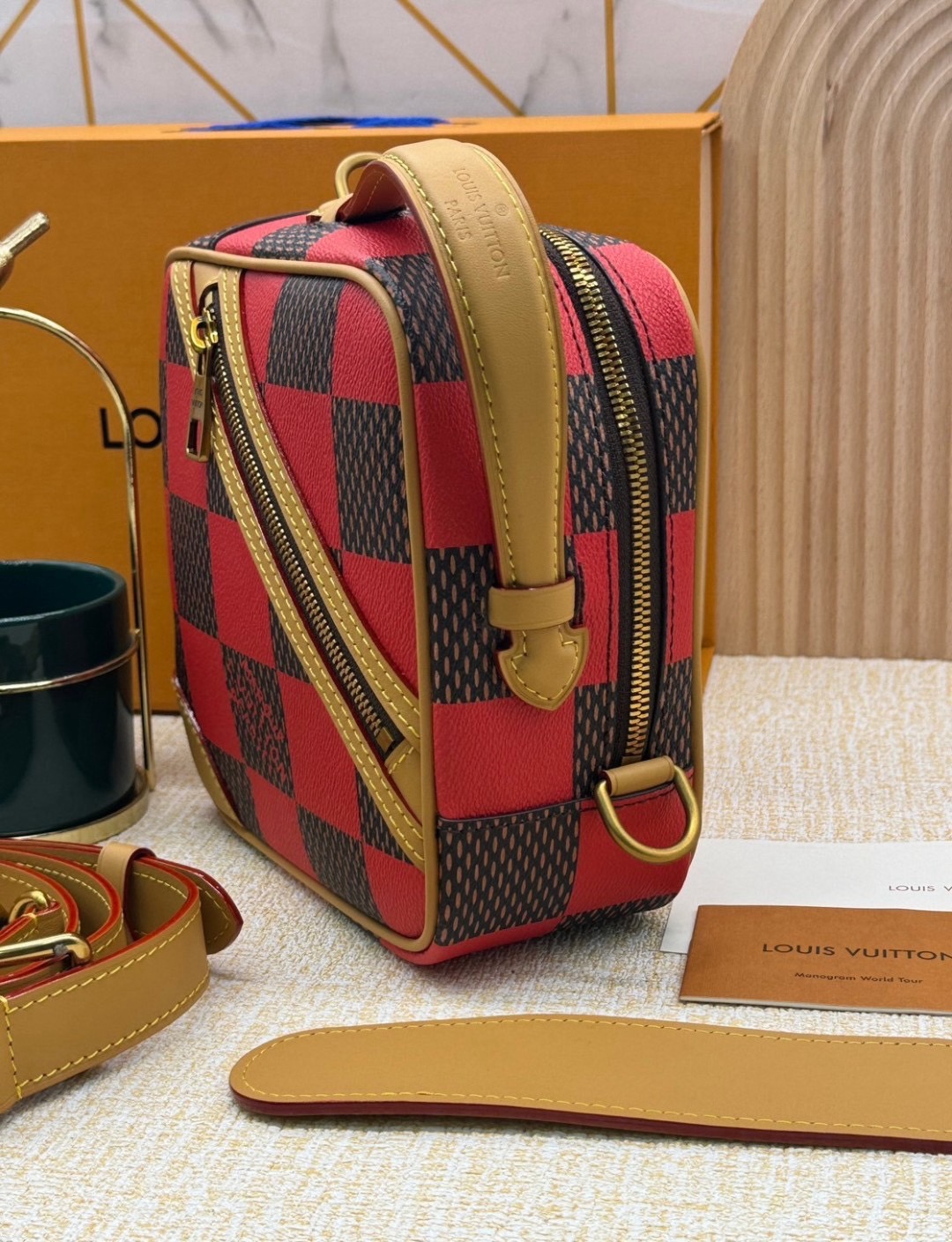 LV Chess Messenger Bag Jaune Mat / Green / Red / Blue กระเป๋าสะพายแมสเซนเจอร์ทรงเหลี่ยมรุ่นใหม่ ลายตารางหมากรุก Damier เอกลักษณ์ของความหรู โทนสีสดใสมีชีวิตชีวา ปรับลุคปัง กับการมาของความไฮคลาสรูปแบบใหม่ สุดไอโคนิค