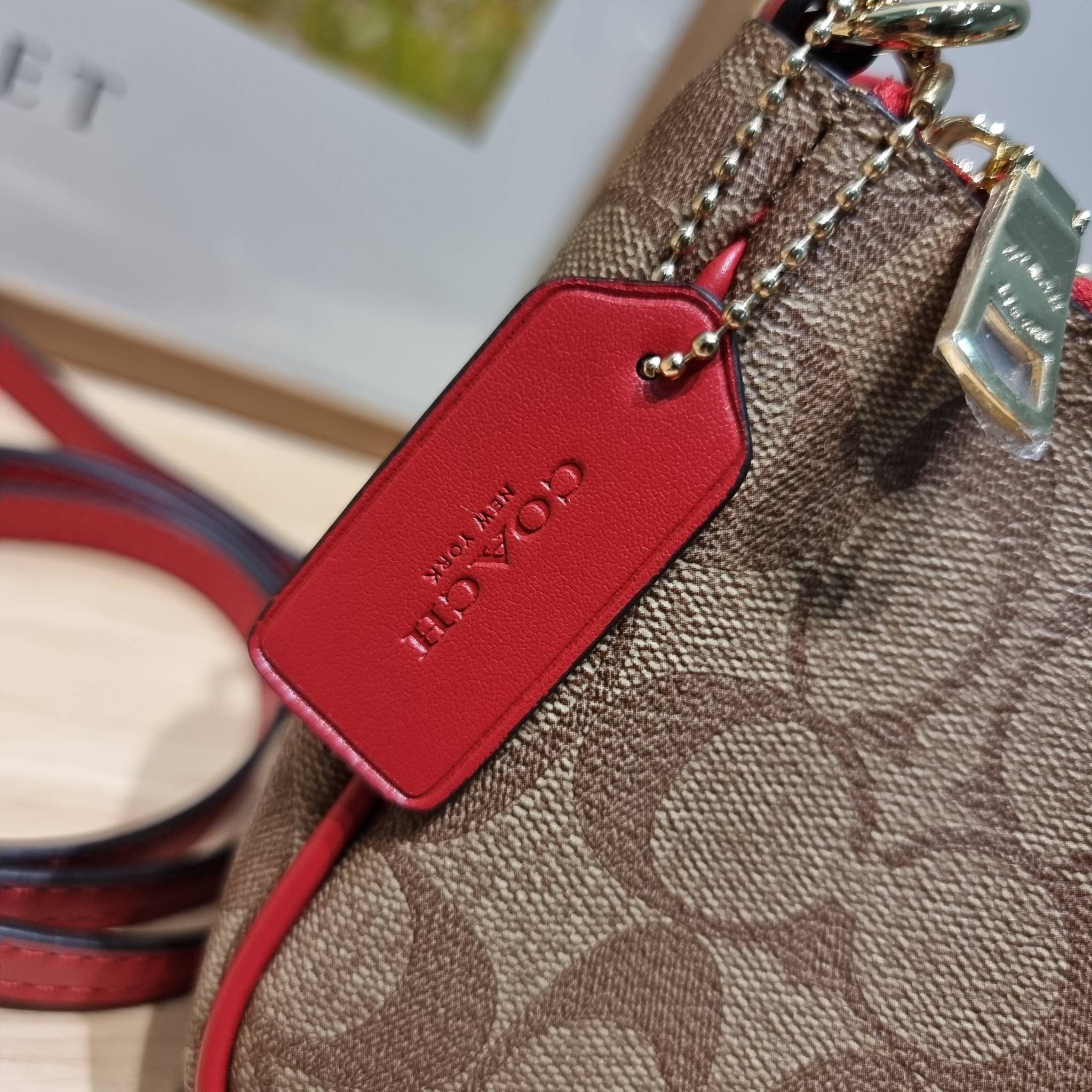 COACH TOP HANDLE POUCH F58321 พร้อมส่ง 9 สี กระเป๋าทรงพอช ยอดฮิต ยกขึ้นแท่น ด้วยดีไซน์ที่ออกมาให้ใช้งานได้ง่าย ขนาดกำลังเหมาะ