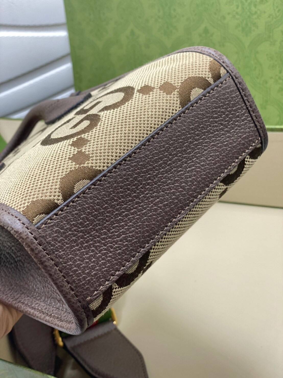 หนังแท้ 】GUCCI Jumbo GG mini tote bag 16cm พร้อมส่งที่ไทย เกรดออริจินอล ลายใหม่ Jumbo Double G กระเป๋าโท้ทใบเล็กโดดเด่นด้วยเว็บเฮาส์สีเขียวและสีแดงอันเป็นเอกลักษณ์ ซึ่งเป็นหัวเข็มขัดแบบร่วมสมัยของกุชชี่จากยุค 70 เสริมการออกแบบแต่ละชิ้นด้วยโลโก้ที่เด่นชัด 