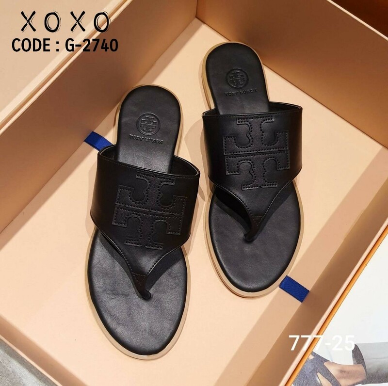 TORY BURCH SANDELS แตะหนีบ งานชนช้อป งานสวยมากคะ วัสดุหนัง PU ด้านหน้าว่างลายโลโก้แบรนด์ เรียบ หรู ดูแพงเกินราคาขายแน่นอนคะ แมทส์เข้าชุดง่าย น้ำหนักเบา