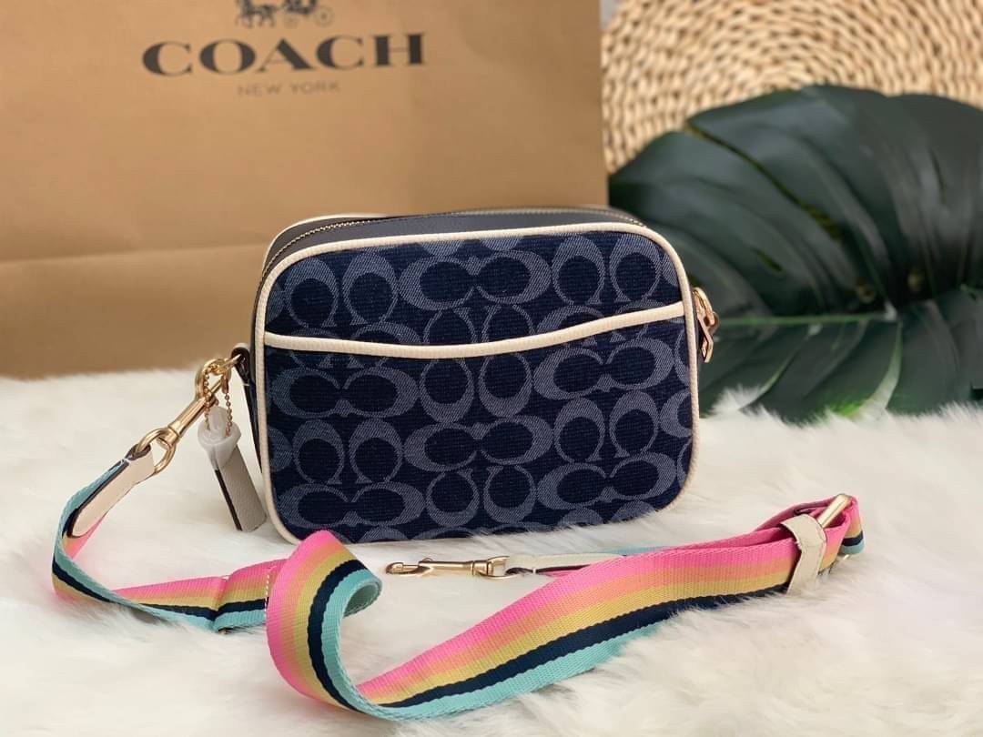 OUTLET 】COACH LADIES GENUINE CAMERA CLASSIC BAG ((2822)) ✔️สินค้าปกติตามเงื่อนไขทั่วไปค่ะ!! พร้อมส่งที่ไทยค่ะ! กระเป๋าสะพายแบบครอสบอดี้ร์ หนังแท้+ผ้าjacquard ทอลายแบรนด์ สวยงามมากๆค่ะ