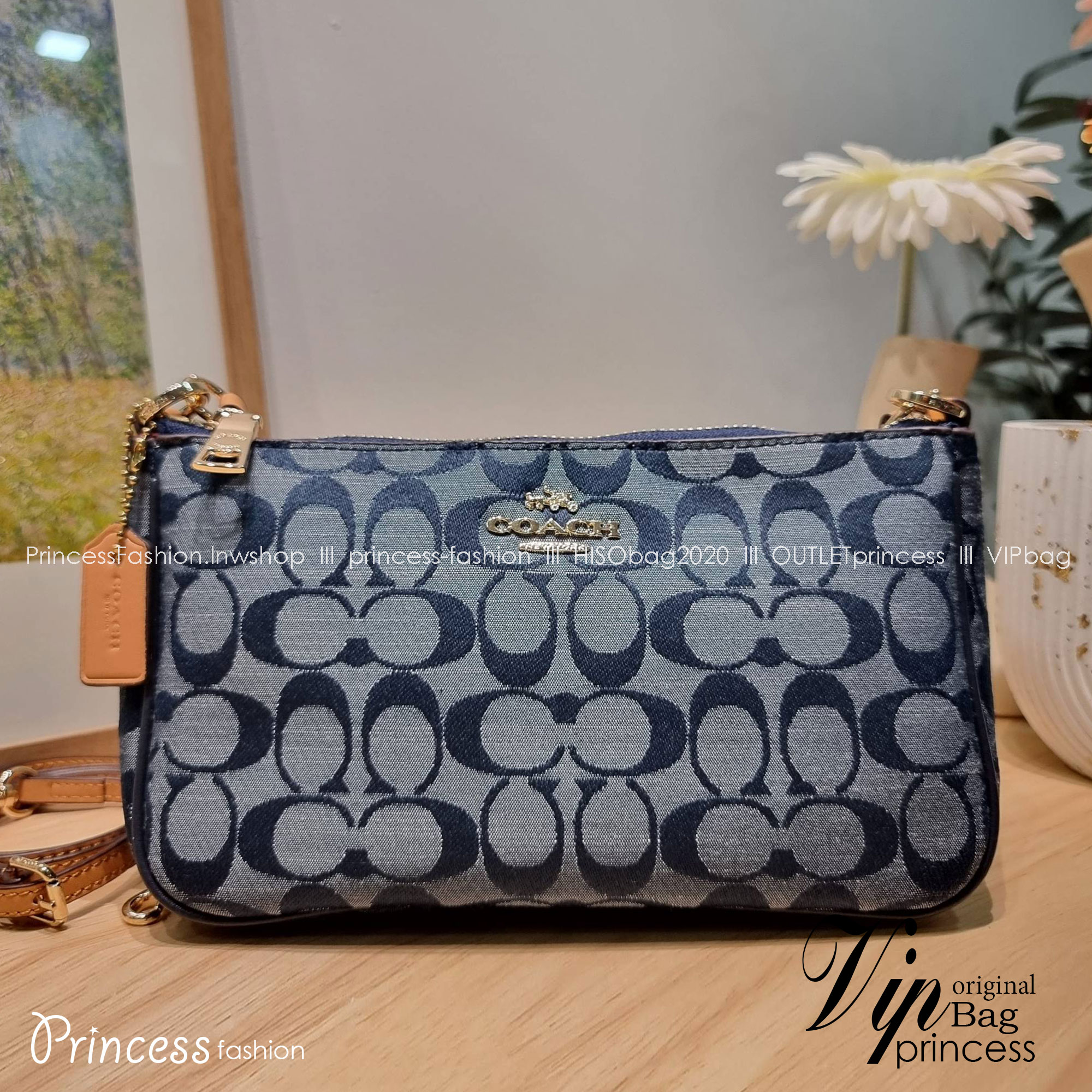 COACH NOLITA 19 IN SIGNATURE CHAMBRAY CH149 พร้อมส่ง คอลเลคชั่นใหม่ น่ารักน่าใช้ ในสไตล์คลาสสิค กระเป๋าทรงพอชขนาดมินิ ที่สามารถสะพายไหล่ และกึ่งคล้องมือใช้ได้ 2 สไตล์