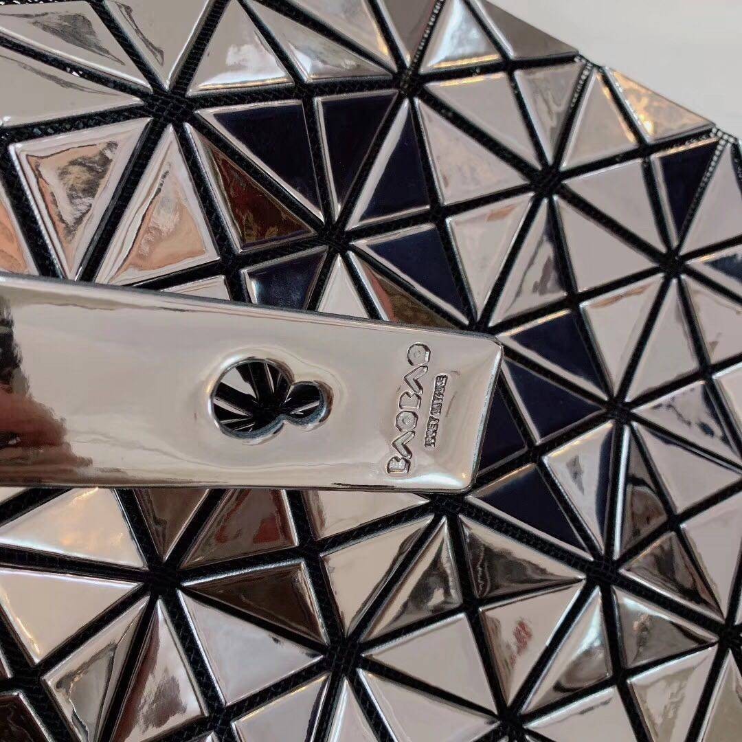 BAOBAO ISSEY MIYAKE 10x10 BLOCK TOTE BAG 39cm กระเป๋าถือทรง shopping โท้ทใบใหญ่ลายตาราง เกรดออริจินอล ภาพสินค้าถ่ายจากงานขายจริง ใช้งานต่างประเทศได้