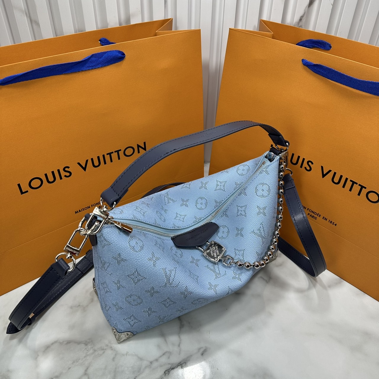 ORI หนังแท้ | LV Bobo Trunk bag Monogram Heritage Canvas / LV Hobob Bag กระเป๋าถือ กระเป๋าสะพายทรงโฮโบ ไอเท็มใหม่ล่าสุดจากตระกูล Trunk รังสรรค์จาก Monogram Heritage แคนวาส มุมกระเป๋าที่ได้แรงบันดาลใจจากทรังก์