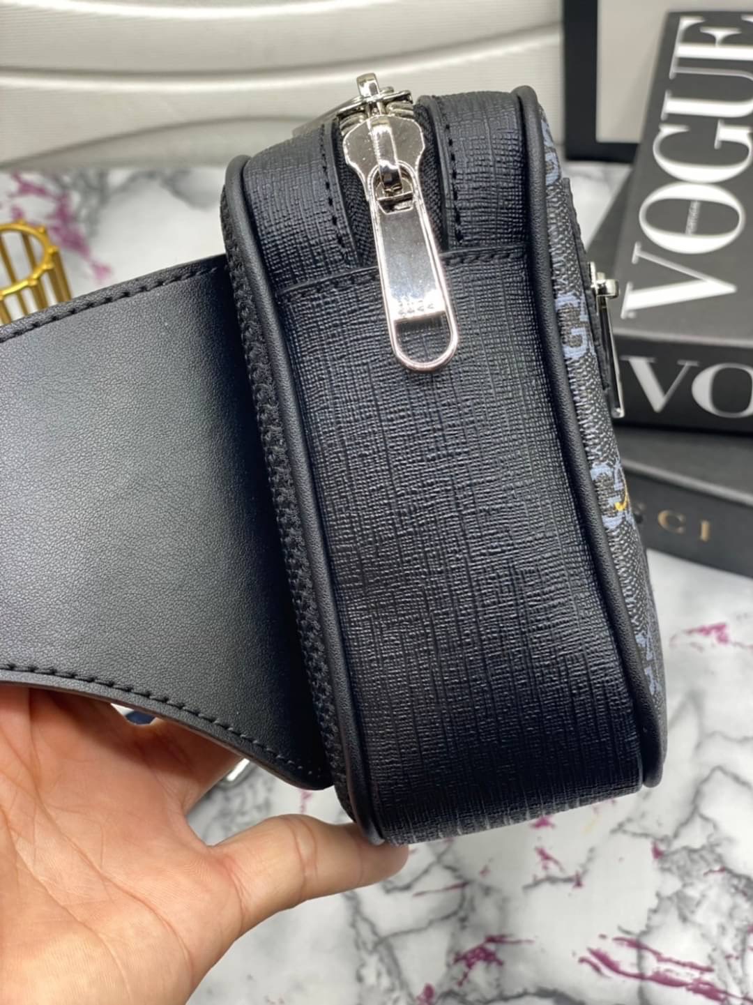 หนังแท้ GUCCI TIGER Belt Bag / GG Belt Bag / GG Supreme Belt Bag คอลเลคชั่นฉลองปีเสือ โดดเด่นด้วยลายพรินท์ ไม่เหมือนใคร ไอเท็มที่หนุ่มๆเรียกร้อง กระเป๋าคาดอก/คาดเอว สายสะพายปรับได้ สายสปอร์ต สายแคมป์ปิ้ง หรือจะสายไหน ใบนี้ตอบโจทย์ทุกลุค ง่ายๆเท่ๆ สุดคุ้ม!