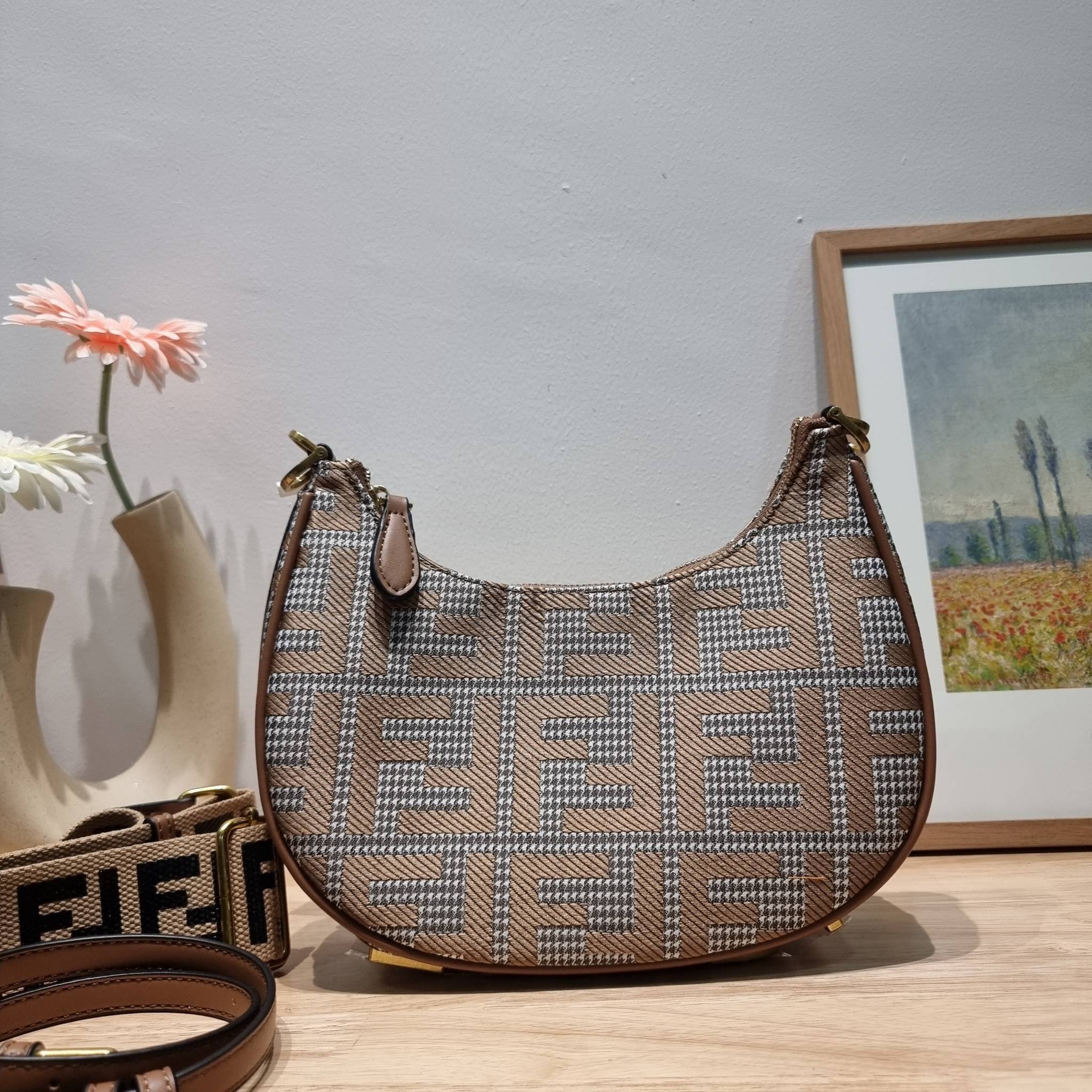 Fendigraphy Small FF fabric bag / FENDI HOBO / FENDI MONOGRAM CROSSBODY HOBO BAG กระเป๋าสะพายข้างใหม่ล่าสุด ดีไซน์ลวดลายรอบใบ มี texture โดดเด่นน่าใช้ ดูหรูและคลาสสิคในตัว