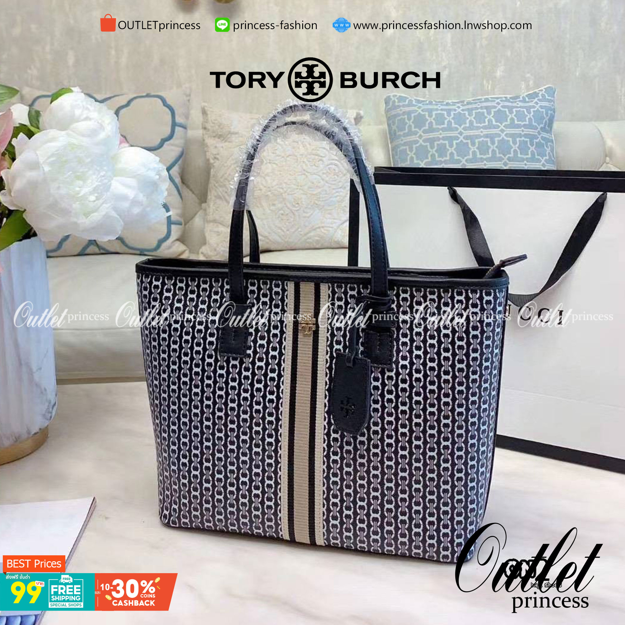 TORY BURCH TOTE BAG กระเป๋าสะพายไหล่ทรงชอปปิ้ง รุ่นขายดีอันดับ1 ของแบรนด์นี้นะคะ ทรงคลาสสิค ฮิตตลอดกาล ทรงสวยขนาดกำลังดี ตัวกระเป๋า วัสดุหนัง Pu ด้านหน้าติดโลโก้แบรนด์ /ประดับด้วยพวงกุญแจหนัง ตัดแถบแนวเส้นตรงวัสดุผ้าแคนวาส เปิดปิดด้วยซิปรูด ภายในช่องหลัก 