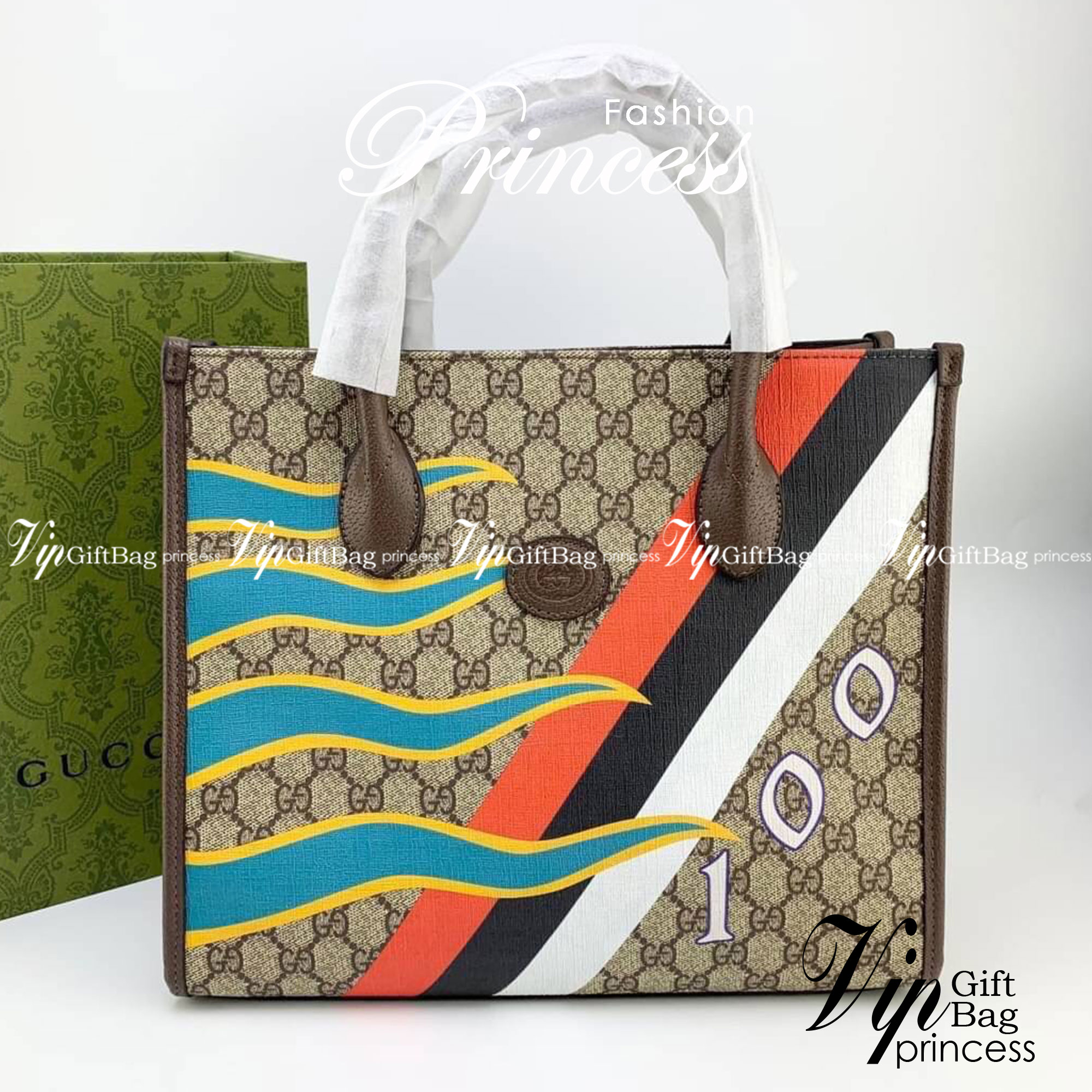 GUCCI Printed Monogrammed Coated-Canvas and Leather Tote Bag / GG Shopping Bag กระเป๋าไซส์ใหญ่ โดดเด่นด้วยลายปริ๊น สวยเอกลักษณ์ พร้อมส่งที่ไทย ภาพสินค้าถ่ายจากงานจริง ใช้งานต่างประเทศได้ วัสดุหนังแคนวาส ภายในโล่งกว้างมาก ใส่ของแบบแน่นๆ จุๆไปได้เลย หมดห่วง