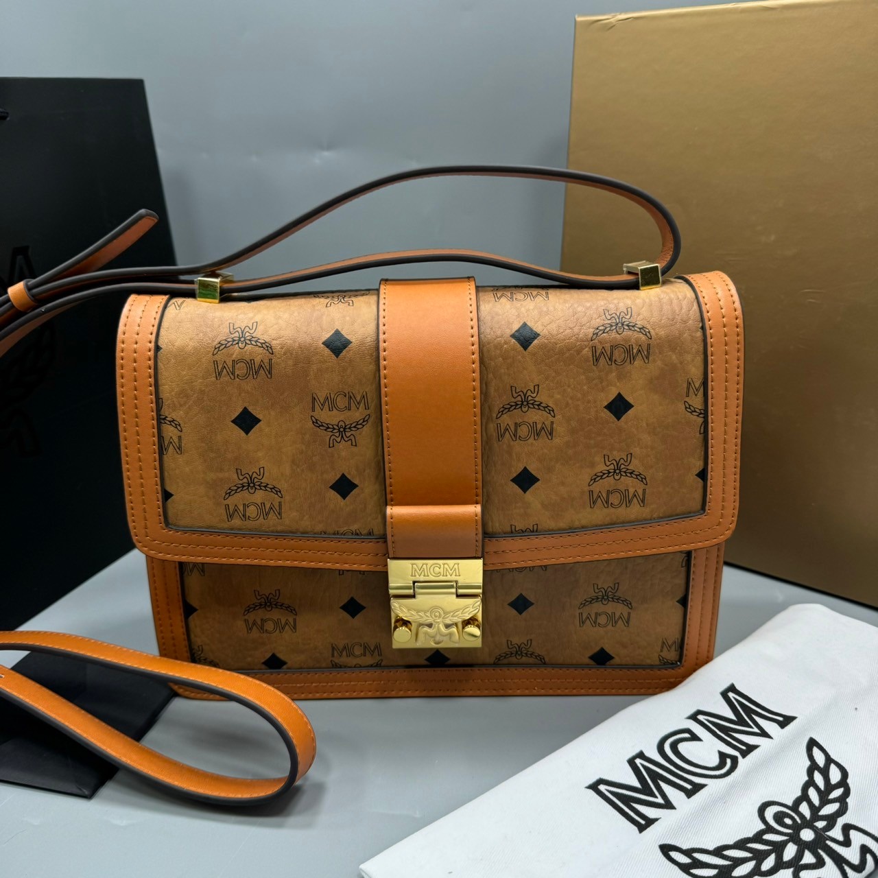 M.C.M MEDIUM TRACY SHOULDER BAG IN VISETOS กระเป๋าสะพายข้าง สุดหรู มาร์ทเทห์ เกรดออริ สลับแท้ 1:1 ใช้งานต่างประเทศได้