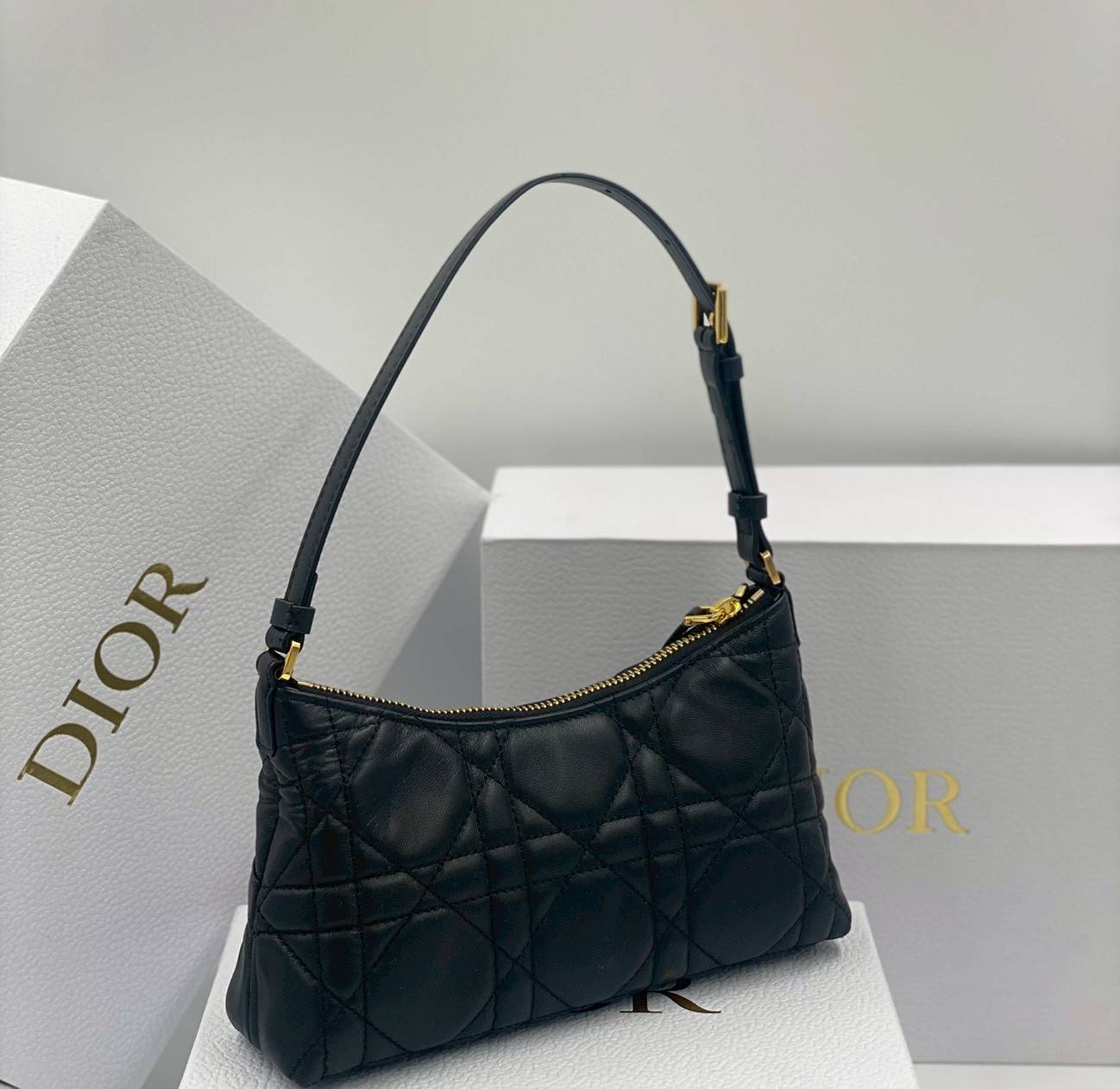 ORI หนังแท้ | DIOR Mini 30 Montaigne Cigale bag / DIOR Mini Miss Caro Cigale bag กระเป๋าสะพายไหล่ทรงโฮโบ ขนาดมินิเสริมไลน์ 30 Montaigne ด้วยรูปทรงทันสมัยและประณีตบรรจง