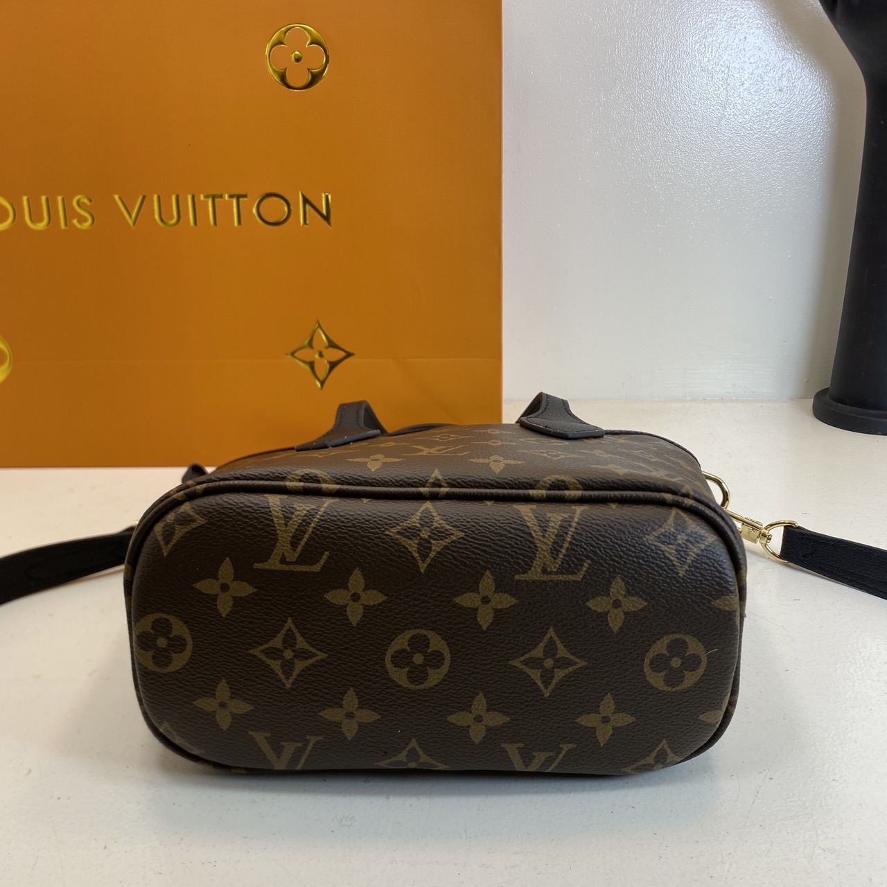 LV Neverfull Bandoulière Inside Out BB Bag กระเป๋าทรงโท้ทไซส์เล็ก พร้อมใบลูกพิมพ์ลายแบรนด์สุดไอคอนิก ดีไซน์ใช้งานได้ทั้งสองด้าน