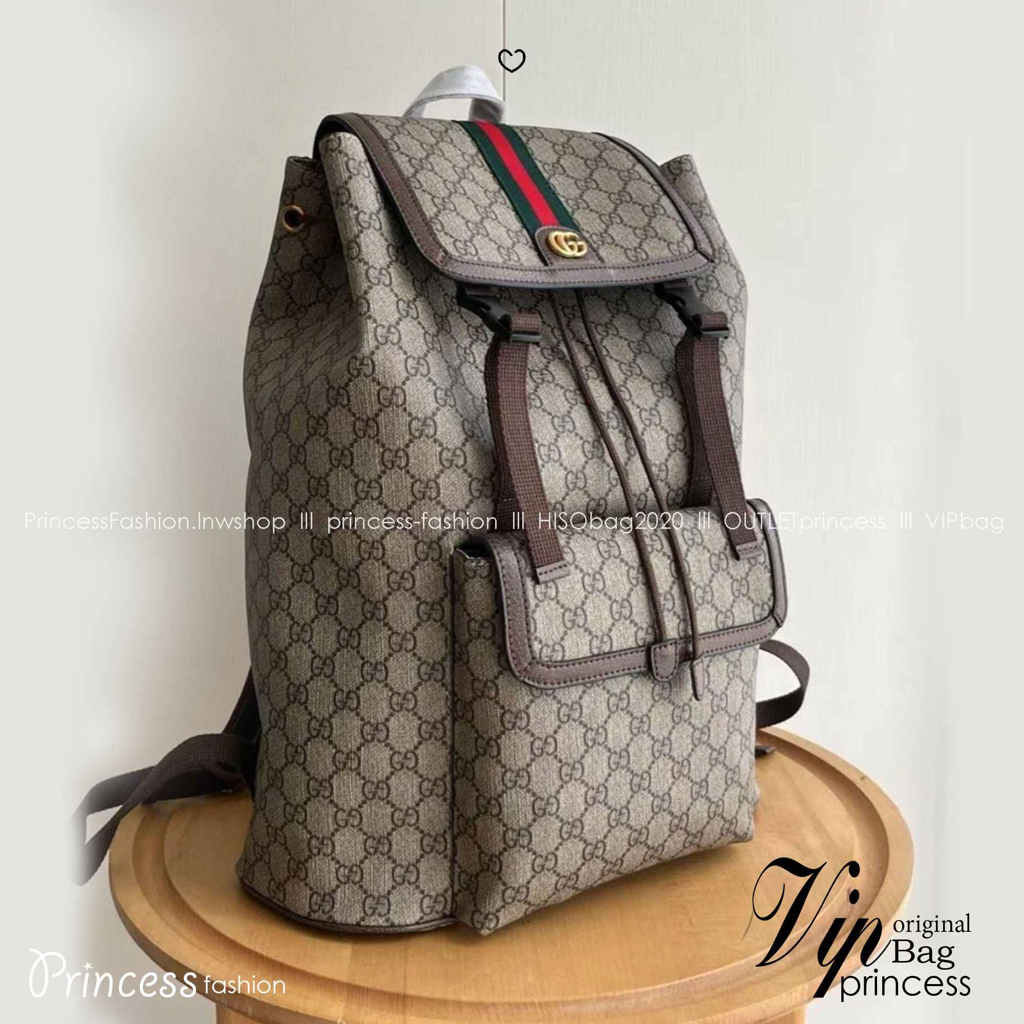 GUCCI Ophidia small backpack กระเป๋าเป้ แคนวาส GG Supreme พาเลตต์สีน้ำตาลเบจที่สวยงามเหนือกาลเวลา โดดเด่นด้วยลาย Double G ขนาดกำลังเหมาะ ไม่เล็กไม่ใหญ่จนเกินไป ใช้งานง่าย