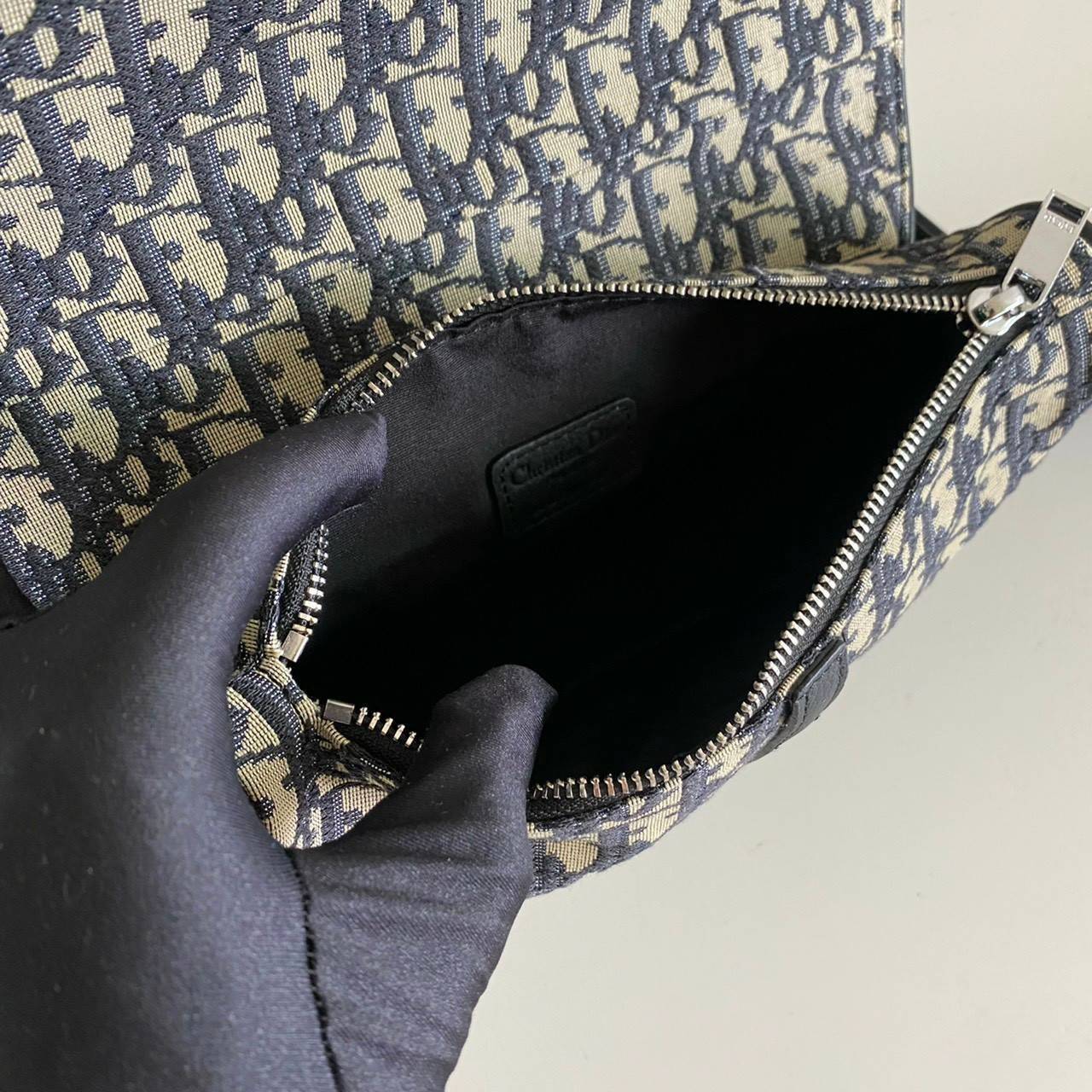 VIP 】𝐂𝐇𝐑𝐈𝐒𝐓𝐈𝐀𝐍 𝐃𝐈𝐎𝐑 SADDLE BAG Black Dior Oblique Jacquard พร้อมส่งที่ไทย 2 สีสุดคลาสสิก กระเป๋าสะพายข้าง สายปรับขนาดได้ จุของได้เยอะ ใช้ได้ทั้งหญิงชาย