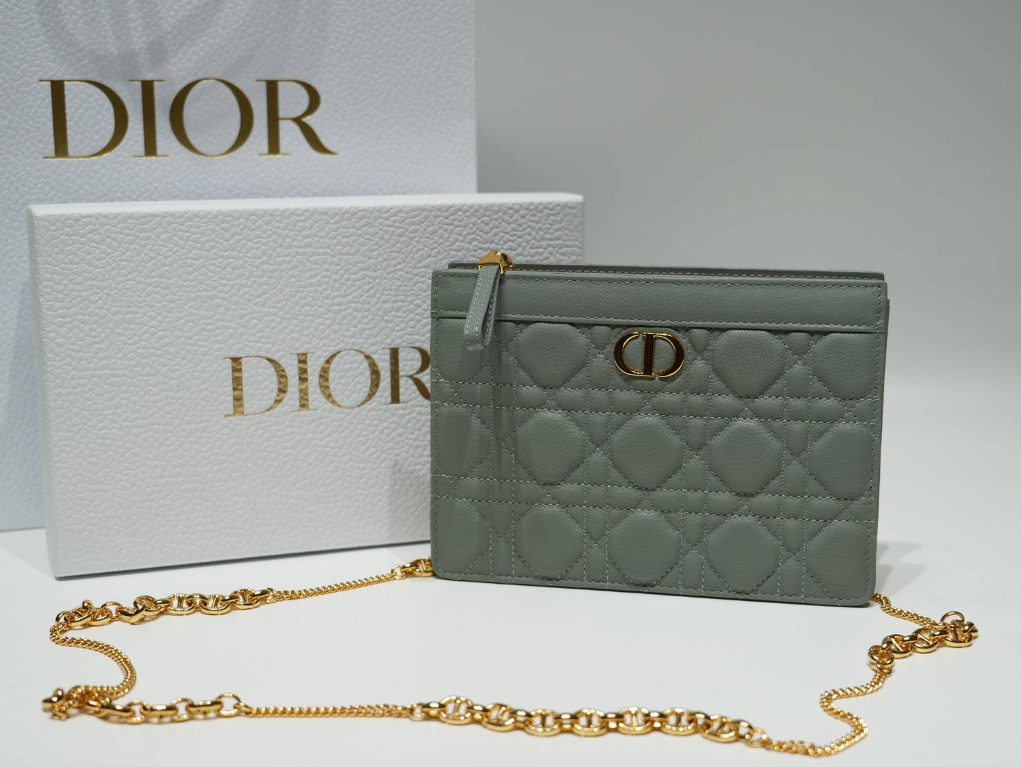 Caro Every Dior Pouch / Dior Clutch Bag Cloud Supple Cannage Leather กระเป๋าทรงคลัชพอช หนังแท้ ทรงเสนห์ผสมผสานดีไซน์ทันสมัยและใช้งานง่ายได้จริงหลายโอกาส เกรดท็อปออริ เทียบแท้ 1:1 ใช้งานต่างประเทศ