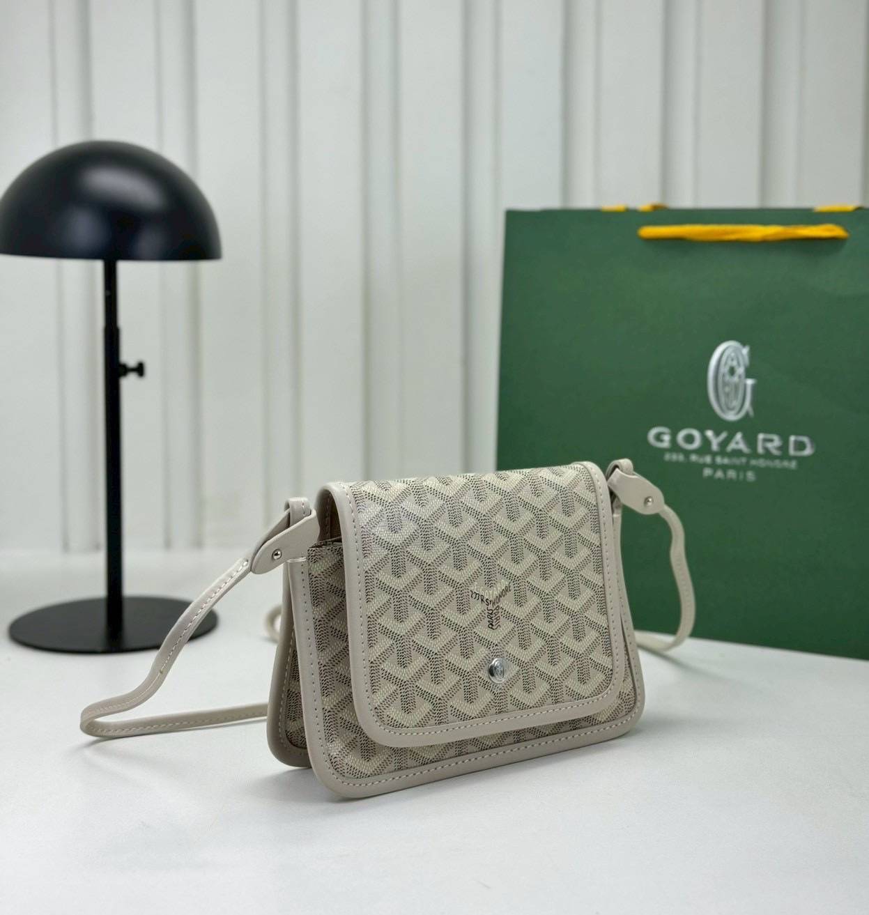 10 สี ORI หนังแท้ | GOYARD Plumet pouch-wallet กระเป๋าสะพายใบเล็กกะทัดรัด ดีไซน์กระเป๋าสตางค์ Plumet ดีไซน์มาพร้อมช่องใส่เหรียญ ธนบัตร และบัตรต่างๆ สามารถสะพายไหล่เป็นกระเป๋าสะพายข้างได้เหมือนกระเป๋าใบเล็ก