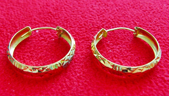 ต่างหูห่วงทองเหลืองแบบใหญ่ค่ะ