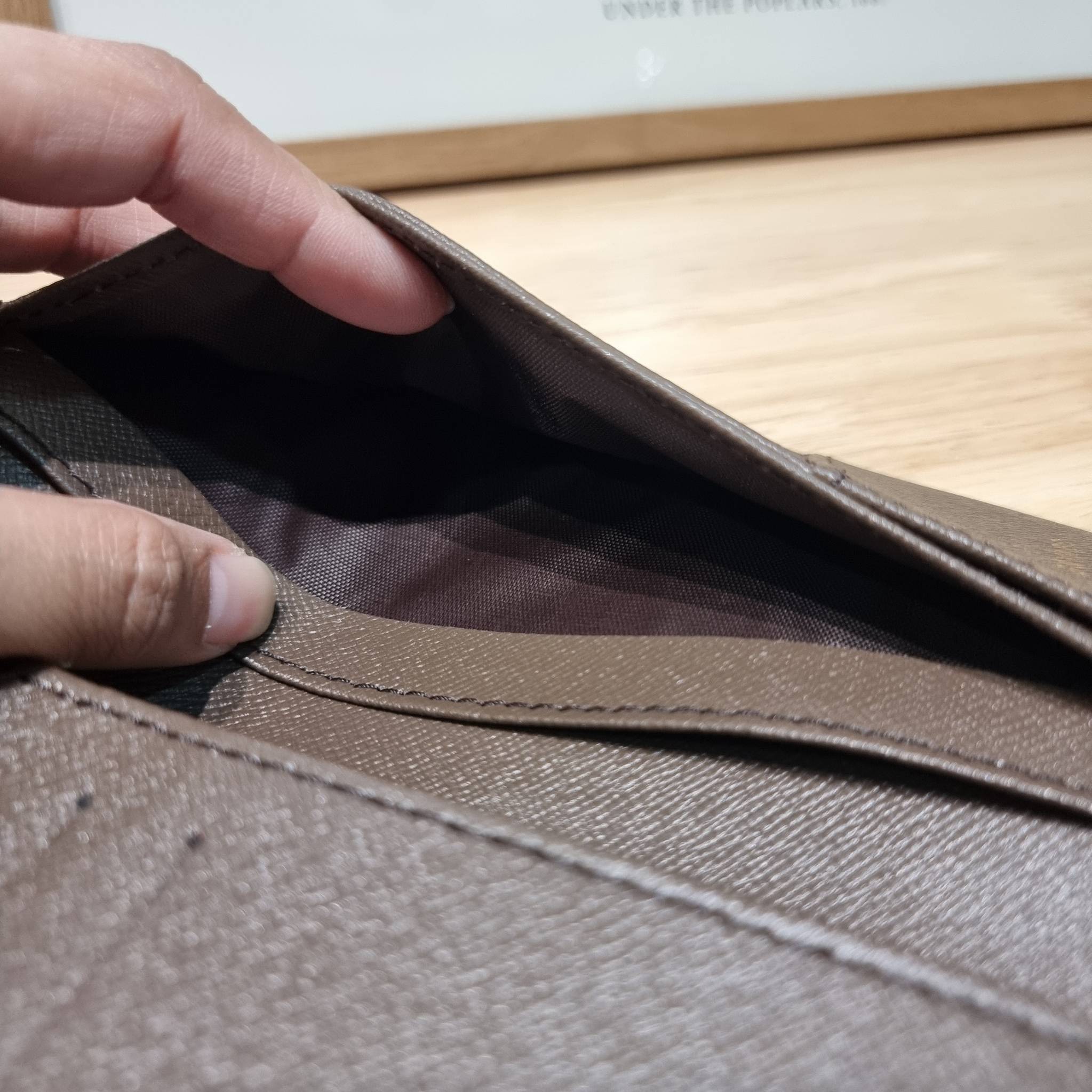 Goyard Bi Fold Long Wallet / GOYARD FLAP WALLET / Goyard Long Wallet กระเป๋าสตางค์ใบยาว รุ่น unisex ที่ใช้ได้ทั้งหนุ่มๆและสาวๆ ไอเท็มนี้ตอบโจทย์สำหรับคนที่ชอบเก็บบัตรเยอะๆ