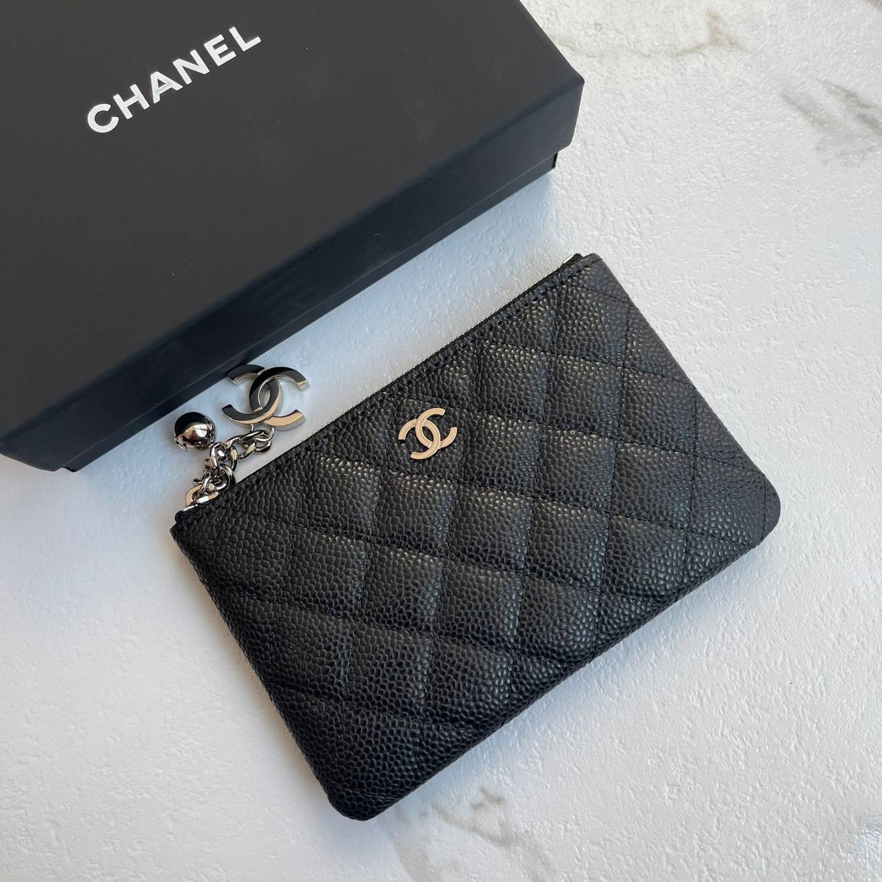 CHANEL MINI WALLET CAVEAR งานหนังแท้คาเวียร์สวยหรู ใช้งาน ตทป ได้ กระเป๋าใส่การ์ดหรือใส่แบงค์ รุ่นใหม่ที่สามารถใส่การ์ดได้เยอะ งานสวยมากค่ะ
