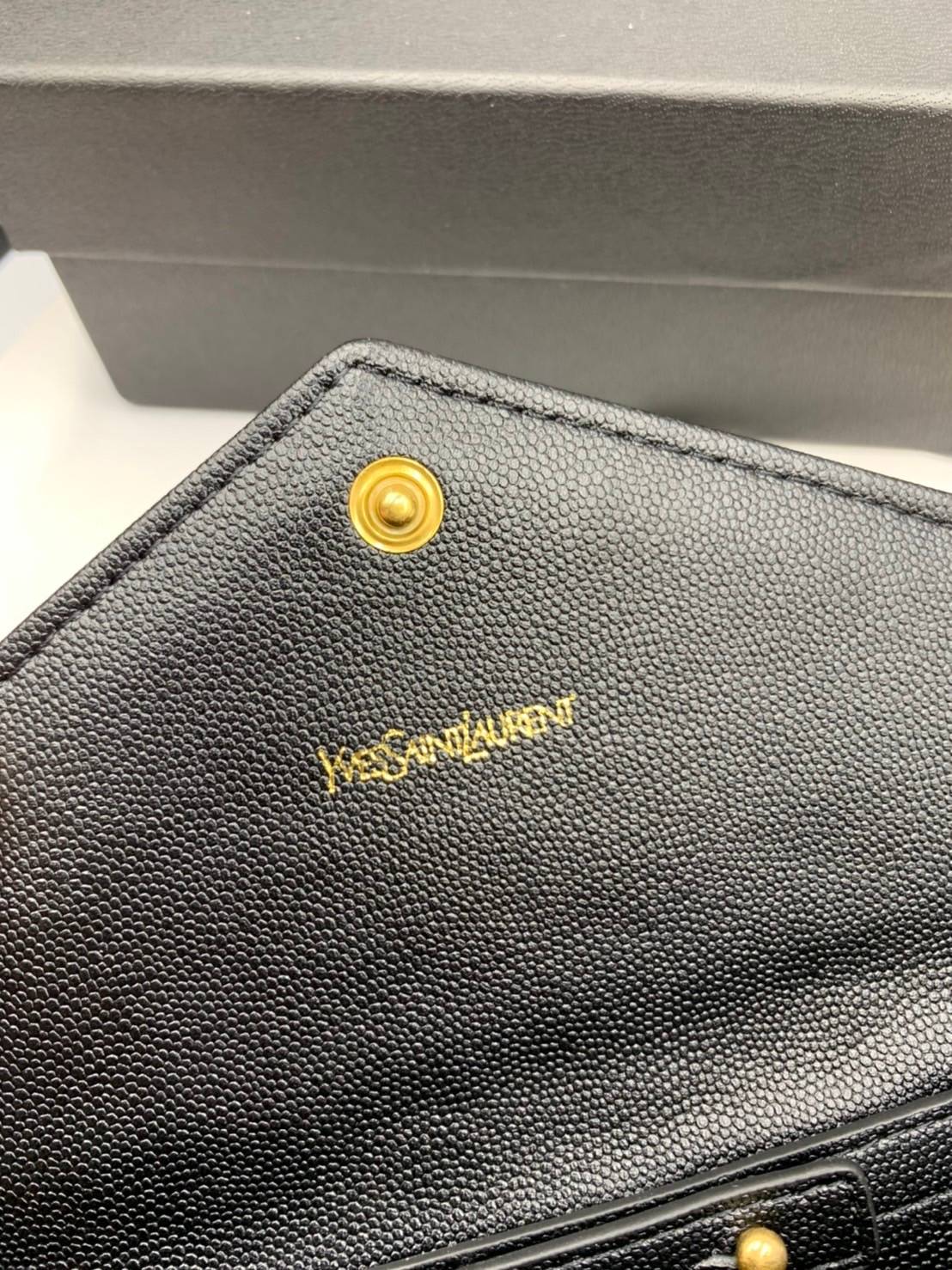 VIP GIFT 】หนังแท้ YSL WOC 9" Saint Laurent Chain Wallet Envelope Woc Monogram Black Leather Cross Body Bag กระเป๋าเงิน wallet on chain ที่มาพร้อมสายสะพายแบบโซ่ ขนาด 9” หนังวัวติดโลโก้ YSL มีทั้งอะไหล่เงิน ทอง และดำ ด้านในมีช่องซิป และช่องใส่การ์ด เรี