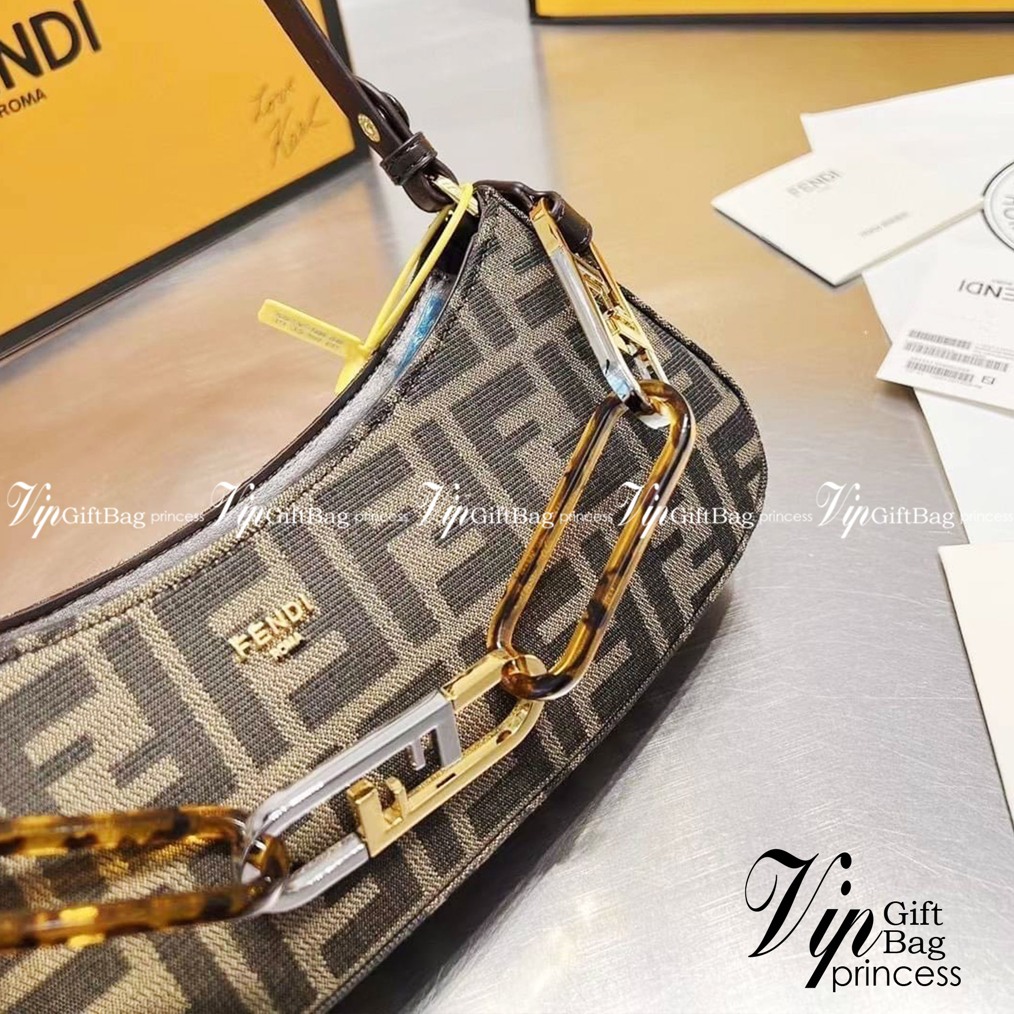 Fendi O'Lock Swing tapestry fabric pouch / Fendi Shoulder Bag กระเป๋าสพายไหล่เฟนดิ พร้อมสายสะพาย 2 เส้น สวยหรู ภาพถ่ายจากงานขายจริง ใช้งานต่างประเทศได้