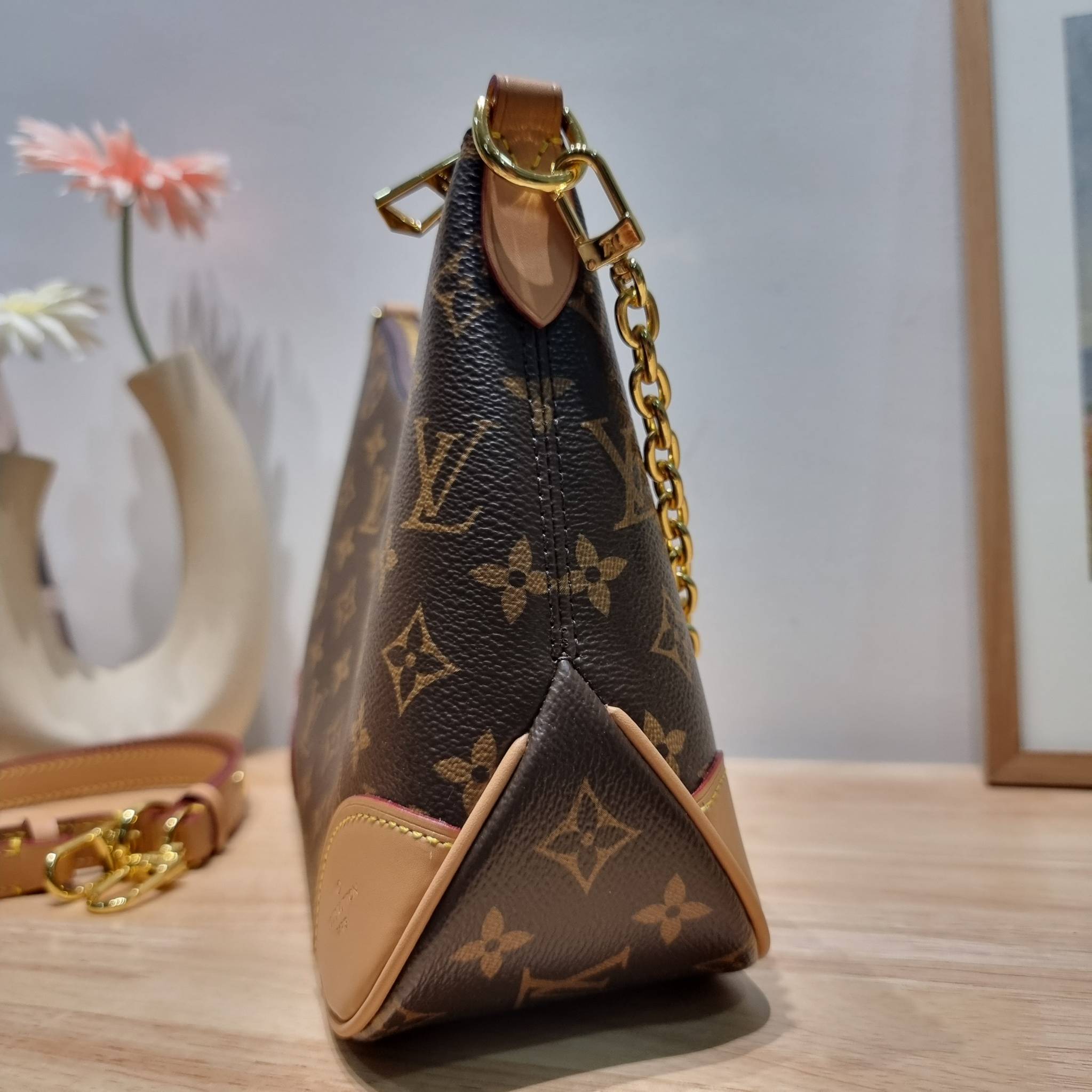 LV boulogne monogram bag กระเป๋าสะพาย ดีไซน์คลาสสิครุ่นสุดปัง ขนาดกำลังดี ใช้งานได้สะดวกคล่องตัว วัสดุหนังแคนวาสทนทาน