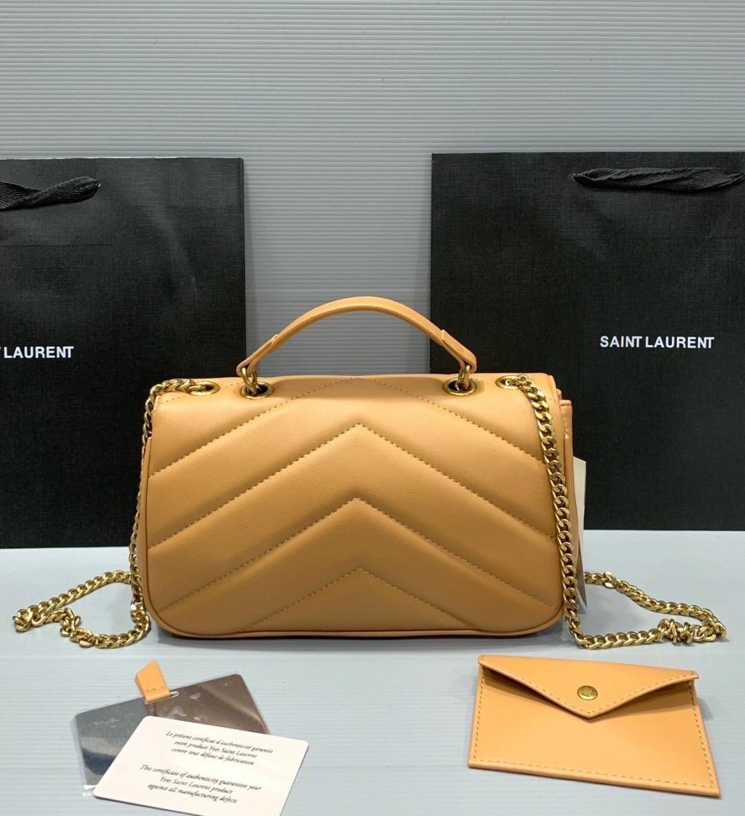 ORI | หนังแท้ 25cm YSL loulou small in matelassé กระเป๋าสะพายทรงสวยคลาสสิค มาพร้อมใบเล็กใส่การ์ด งานหนังแท้สมผัสนุ่มมือตะเข็บเย็บลายเชฟรอนสวยเป็นเอกลัษณ์