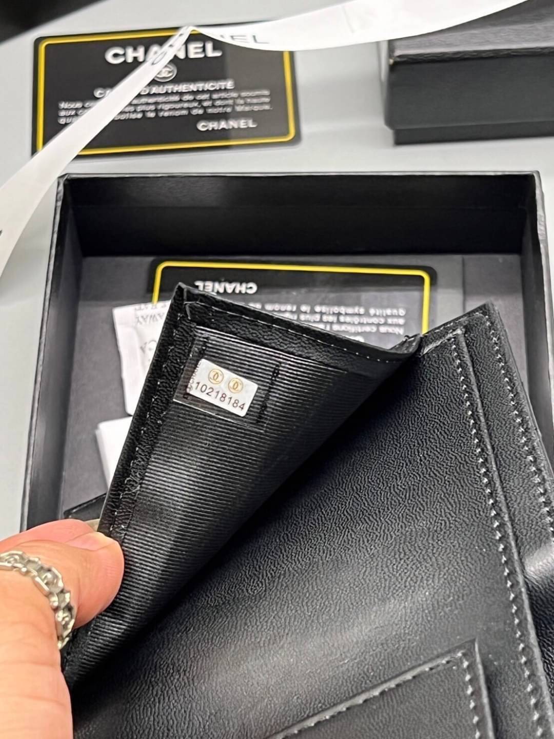 CHANEL Wallet Tri-fold Caviar / Chanel Short Wallet หนังเรียบ กระเป๋าสตางค์ชาแนลใบสั้น เกรดออริจินอล ภาพถ่ายจากงานขายจริง ใช้งานต่างประเทศได้