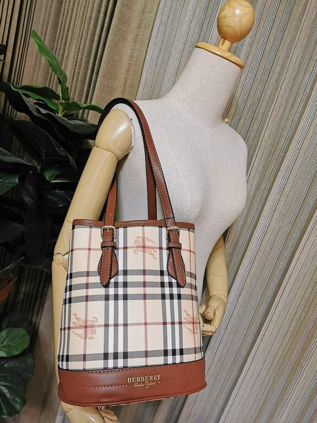 BURBERRY FRAGRANCES VINTAGE BAG กระเป๋าสะพายทรงวินเทจ