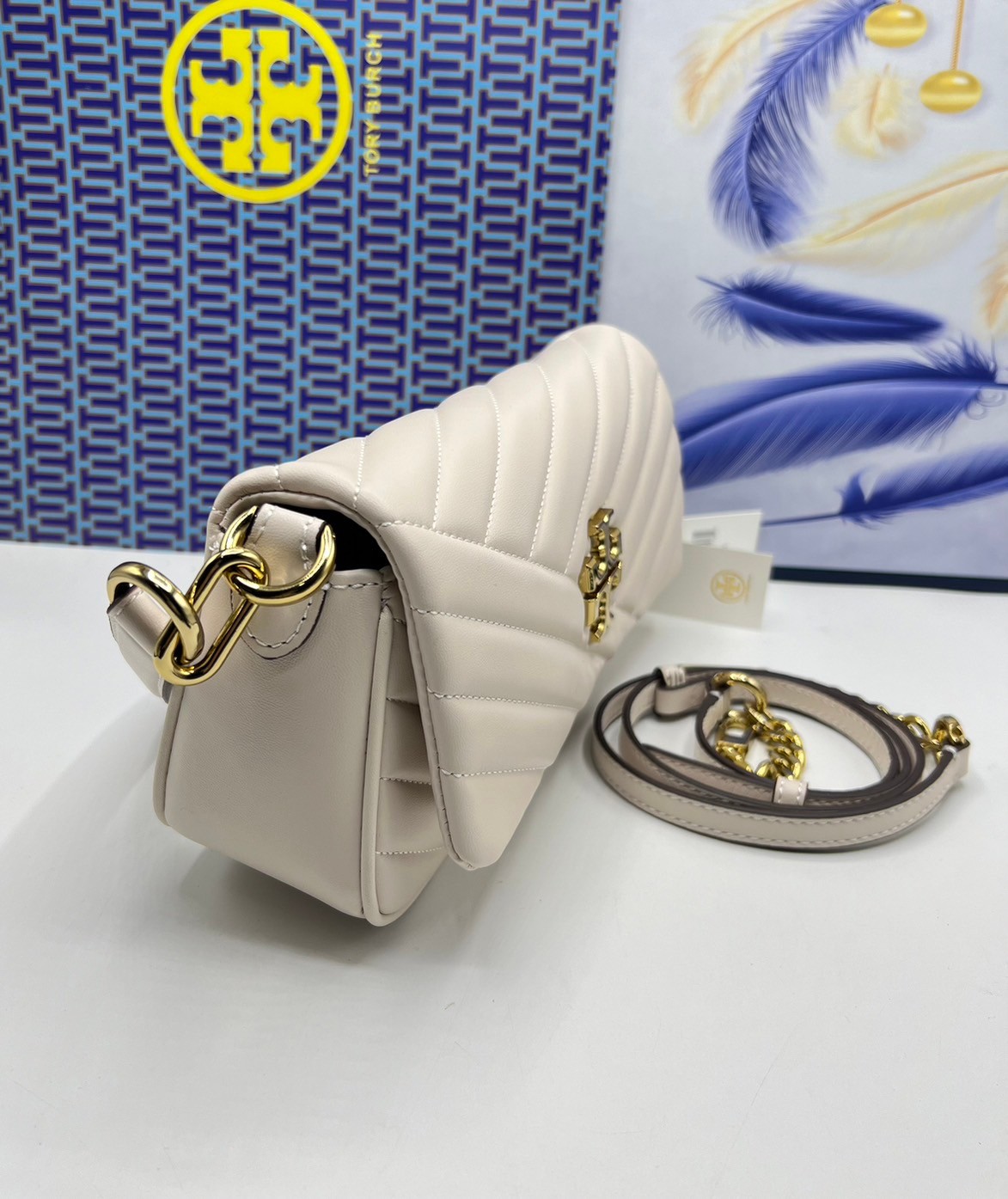 Tory Burch Kira Chevron Flap Small Shoulder Bag กระเป๋าสะพายดีไซน์รูปทรงคลาสสิค ดูผู้ดีหรูหรา เกรดออริ สลับแท้ 1:1 ใช้งานต่างประเทศได้