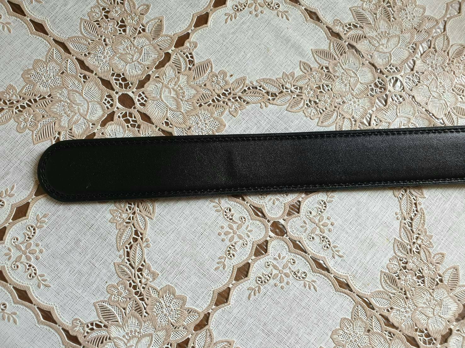 PEDRO MEN LEATHER BELT (Free Size) เข็มขัดหนังจาก PEDRO MEN หัวเข็มขัดโลหะ โลโก้แบรนด์ที่หัวเข็มขัด คุณภาพดีตามแบบฉบับของแบรนด์ สายเข็มขัดหนังเรียบสีดำ สายปรับใช้เข้าได้กับทุกชุด มาพร้อมกล่องและถุงกระดาษแบรนด์มอบเป็นของขวัญได้นะคะ