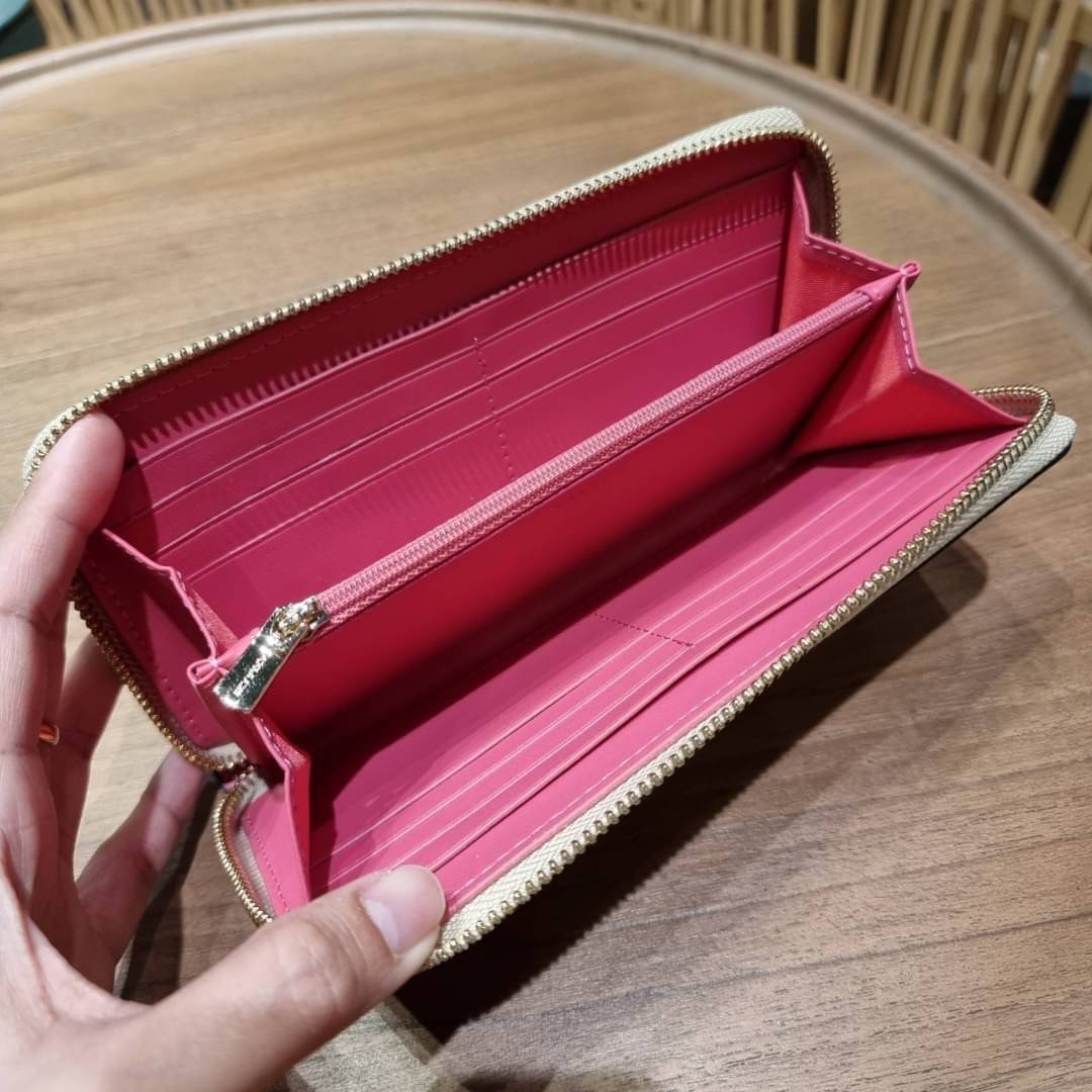 OUTLET 】COACH ACCORDION ZIP WALLET IN SIGNATURE CANVAS F86093 C3287 F98126 กระเป๋าสตางค์ใบยาว น่ารักน่าใช้