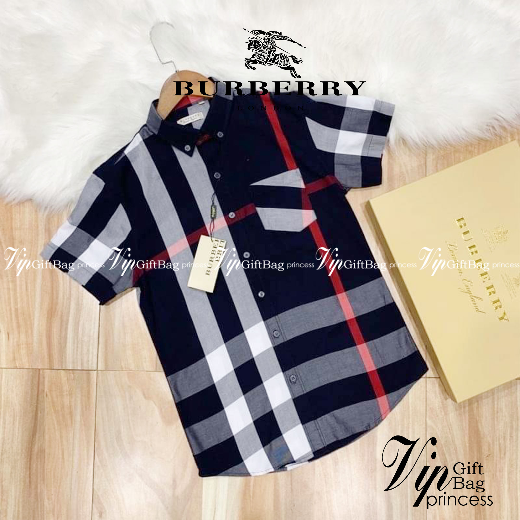 BURBERRY SHIRT / BURBERRY SHORT SLEEVE VINTAGE CHECK SHIRT เสื้อเชิ้ตแขนสั้นแบรนด์เบอเบอรี่ ลายสก็อตสุด classic เรียบหรู ดูดี ภูมิฐานมากๆค่ะ สินค้านำเข้าคุณภาพเทียบแท้ งานสวยเทพ เนื้อผ้าอย่างดี เป๊ะมาก รับประกันความพอใจเลยนะคะ ใส่เป็นเชิ้ตติดกระดุมเนี๊ยบๆ