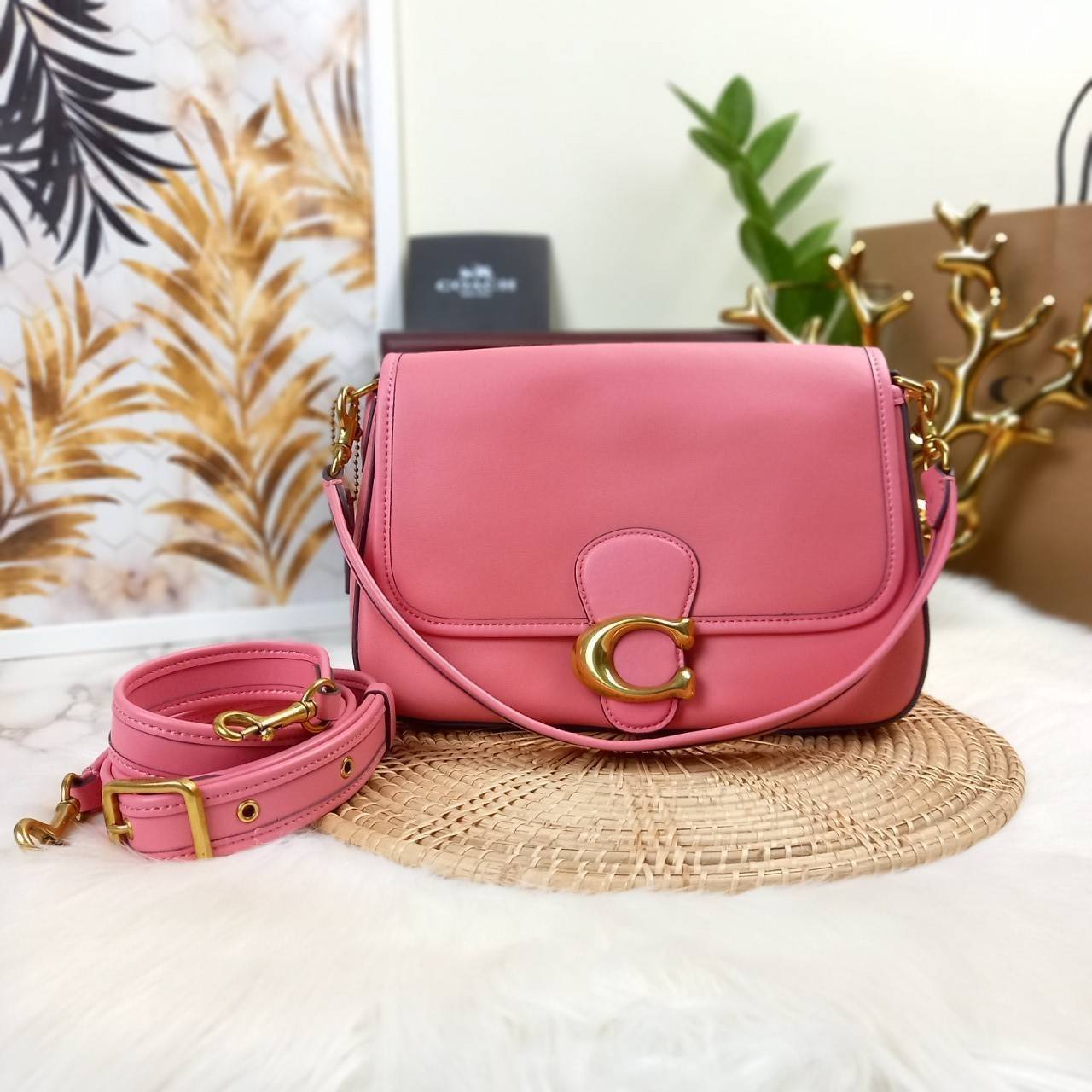 COACH SOFT TABBY SHOULDER BAG (C4823//C5261) กระเป๋าถือ กระเป๋าสะพาย ที่ใครๆก็เข้าถึงได้ หรูหรา คลาสสิค ลุคเรียบร้อย แต่ความสวยไม่น้อย! ดาเมจความลุคผู้ดีรุนแรงมาก!!เกินต้าน!!// วัสดุหนังแท้ทั้งใบ หนังเรียบ หนังนิ่มมากๆ อยู่ทรงสวยมากๆด้วย// ด้านในโล่งกว้าง