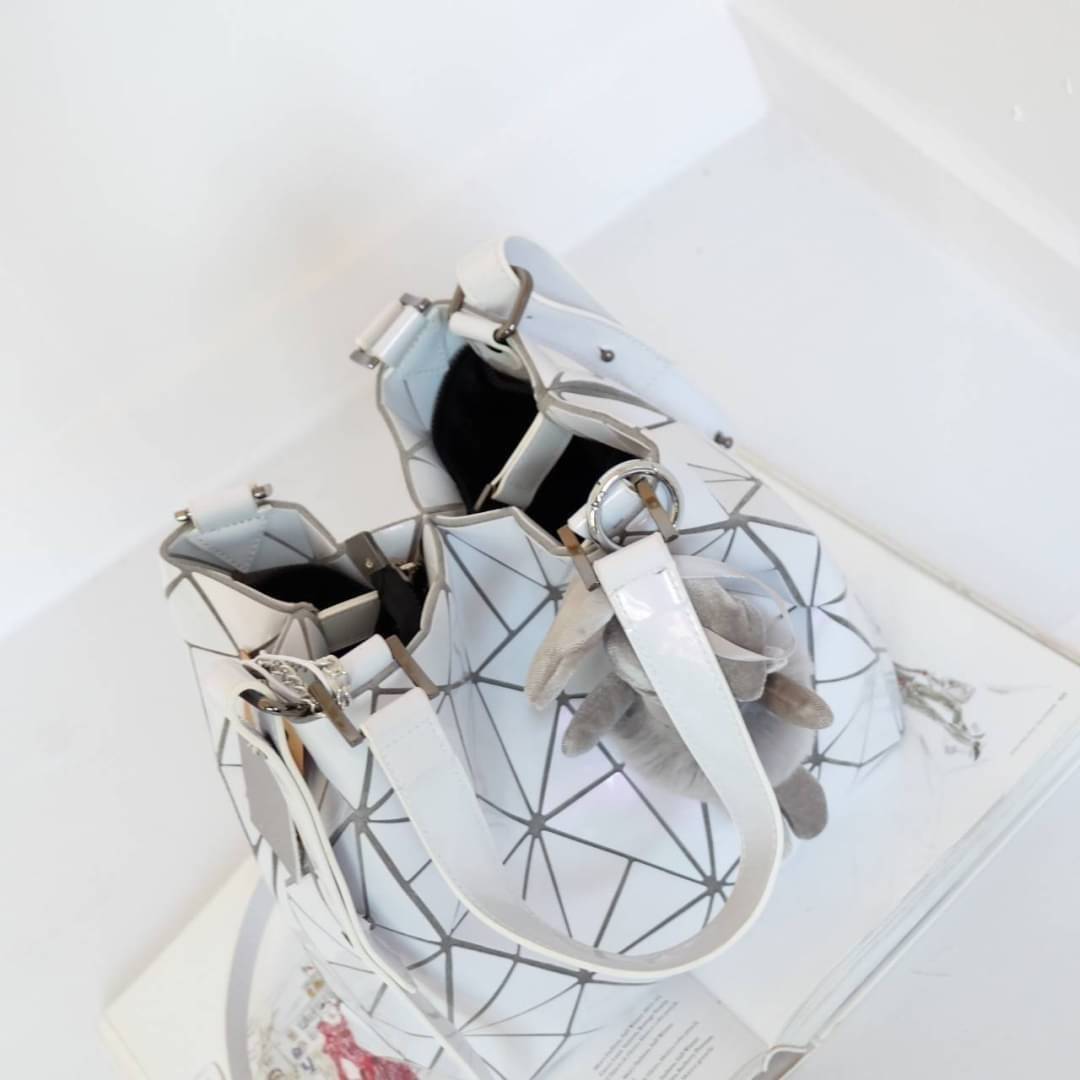 David Jones กระเป๋าสะพายข้างดีไซน์เกร๋มาก สีสวยหรูมาก ขนาดกะลังดีเลย รุ่นขายดี ลาย Limited edition