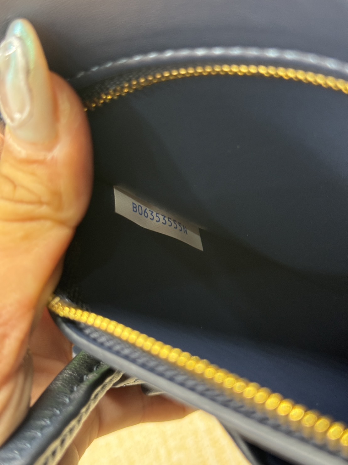 BOTTEGA Small Andiamo Denim Shoulder Bag 25cm / BOTTEGA Tote Bag กระเป๋าสะพายดีไซส์สาน วัสดุเดนิมคอตตอนรุ่นใหม่ สวยงามเป็นเอกลักษณ์ เกรดออริ 1:1 ใช้งานต่างประเทศได้