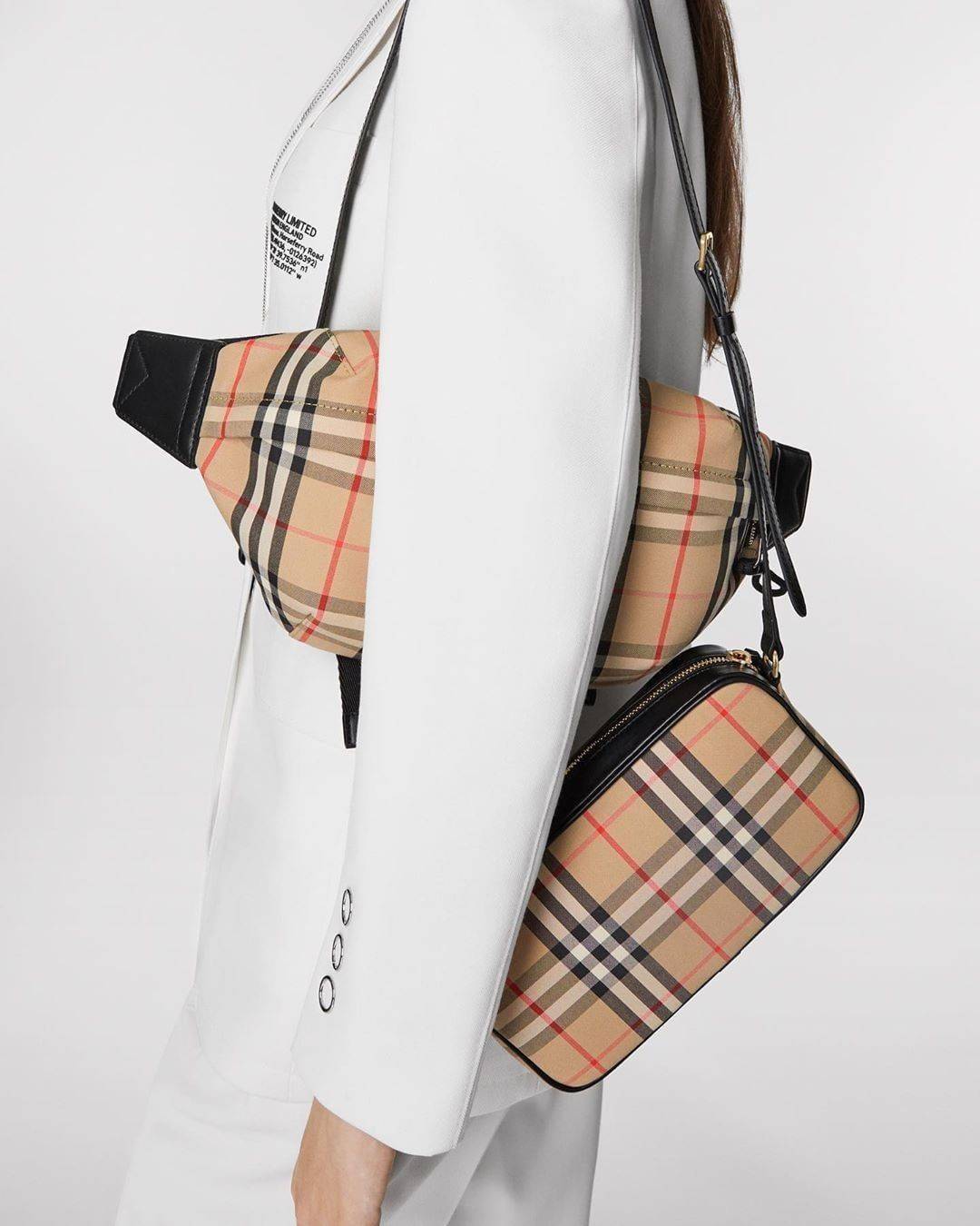 พรีเมี่ยมกิ๊ฟแท้ 100% 】BURBERRY FRAGRANCES VINTAGE CROSSBODY BAG VIP GiFT WITH PURCHASE (GWP) พรีเมี่ยมกิ๊ฟ Limited Edition จากเคาน์เตอร์ BURBERRY FRAGRANCES หนังลาย Burberry Vintage Signature เรียบหรูสุดคลาสสิค