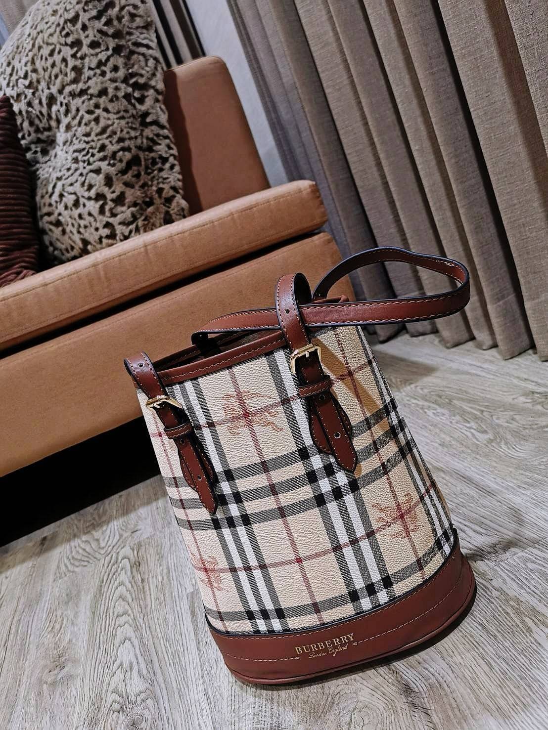 BURBERRY FRAGRANCES VINTAGE BAG กระเป๋าสะพายทรงวินเทจ