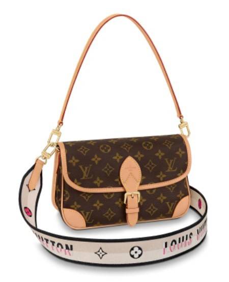 LOUIS VUITTON DIANE MONOGRAM พร้อมส่ง สุดคุ้ม! กับกระเป๋าLV พรีเมี่ยมกิฟ ตปท. หนังแท้ นิ่ม ทรงสวยมากๆค่ะ ((พื้นผิวหนังเป็นการขัดตามธรรมชาติจะมีรอยดำๆตรงขอบหนังนะคะ)) รุ่นนี้มาในลุคสวย หรู ดูชิล เพราะไม่ว่าลุคไหนๆก็เอาจริงๆจ้า! เปิดปิดกระเป๋าแบบกระดุมแม่เห