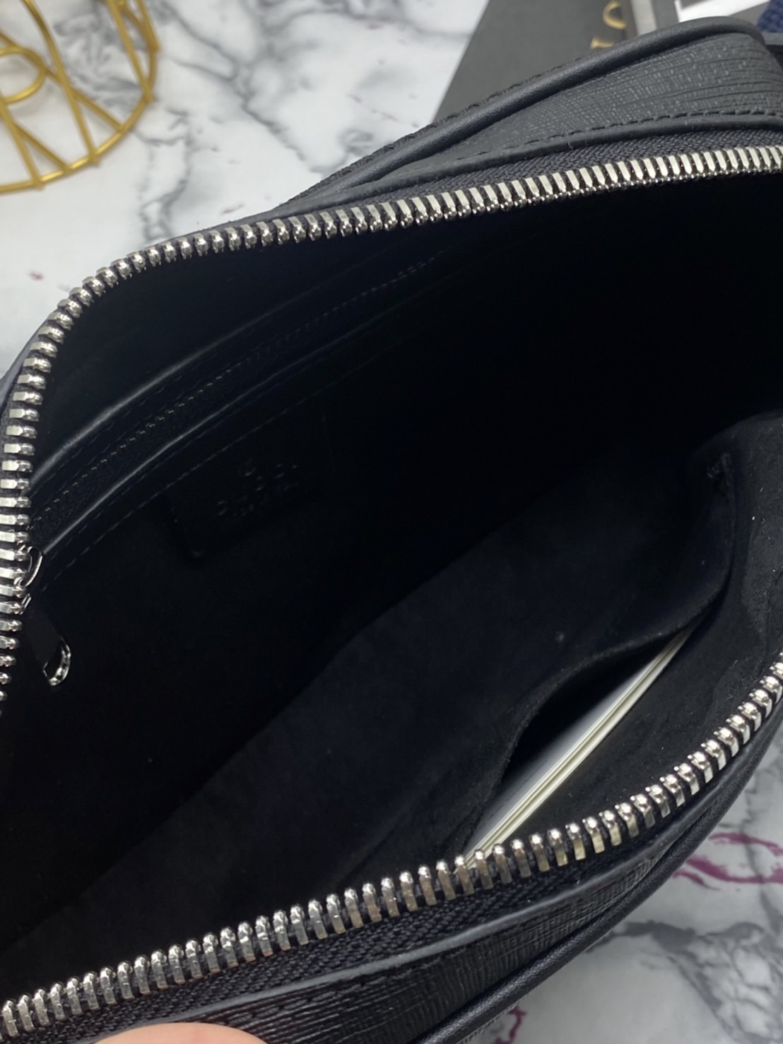 หนังแท้ GUCCI Soft GG Supreme Belt Bag / GG Belt Bag / Soft GG Supreme Belt Bag ไอเท็มที่หนุ่มๆเรียกร้อง กระเป๋าคาดอก/คาดเอว สายสะพายปรับได้ สายสปอร์ต สายแคมป์ปิ้ง หรือจะสายไหน ใบนี้ตอบโจทย์ทุกลุค ง่ายๆเท่ๆ สุดคุ้ม!! ภาพสินค้าถ่ายจากงานขายจริง ใช้งานต่างป