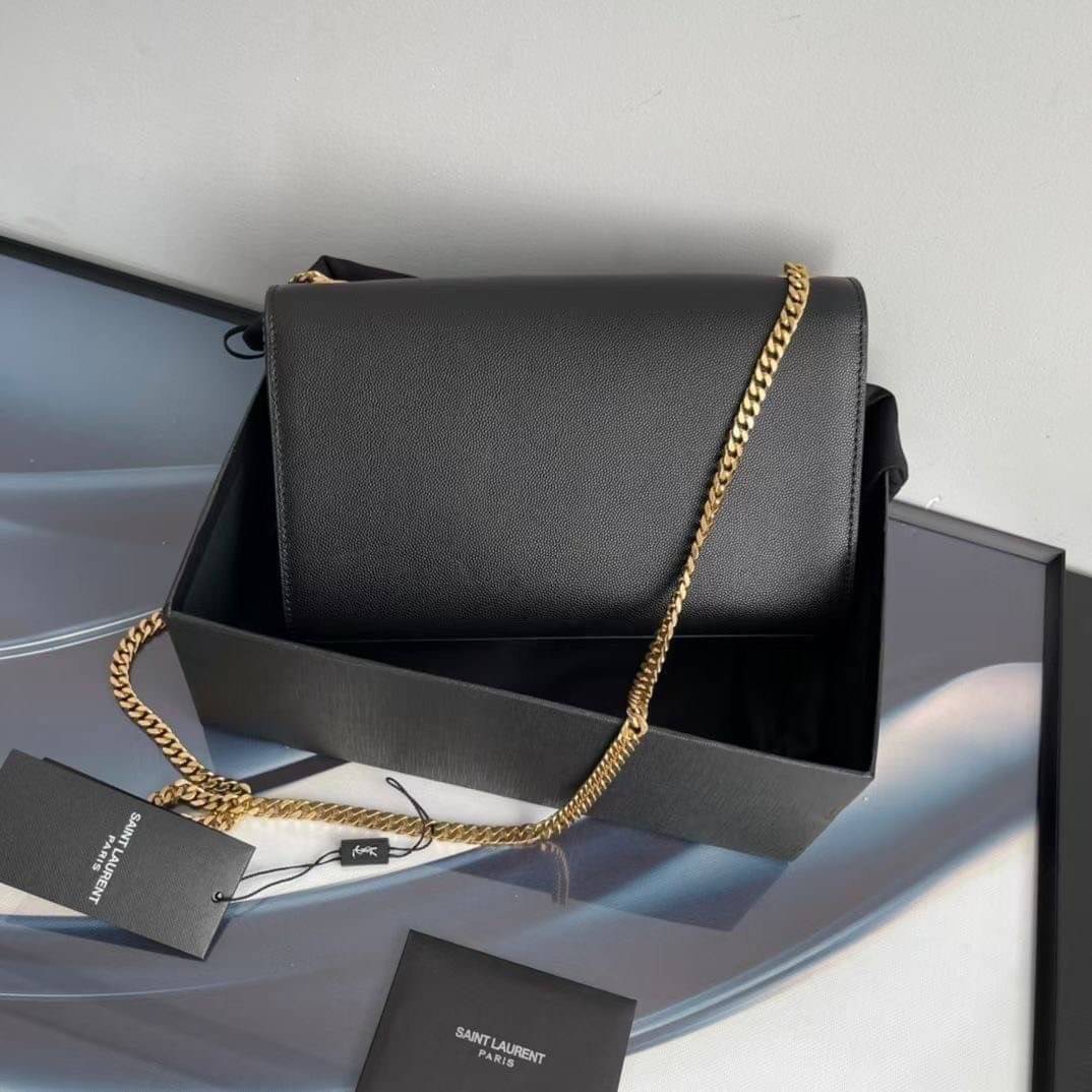 YSL kate medium chain bag in grain de poudre embossed leather 24cm กระเป๋าสะพายแบรนด์หรู รุ่นฮิตลอดกาล งานสวยดูดีมีระดับ ปั้มทุกจุด ขนาดกระทัดรัดกำลังดี มาพร้อมาสะพายโซ่ยาว เลื่อนปรับเป็น 2 แถว เพื่อสะพายเป็นสายสั้นได้ ด้านในโล่งกว้าง ใส่กระเป๋าสตางค์ใบยา
